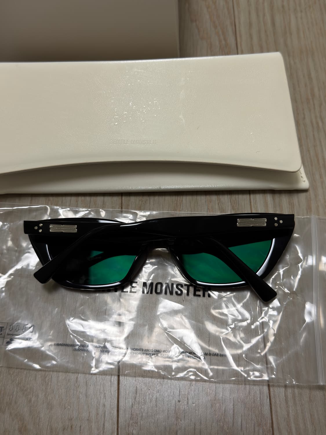 젠틀몬스터 테라코타 블랙 선글라스 상품이미지6