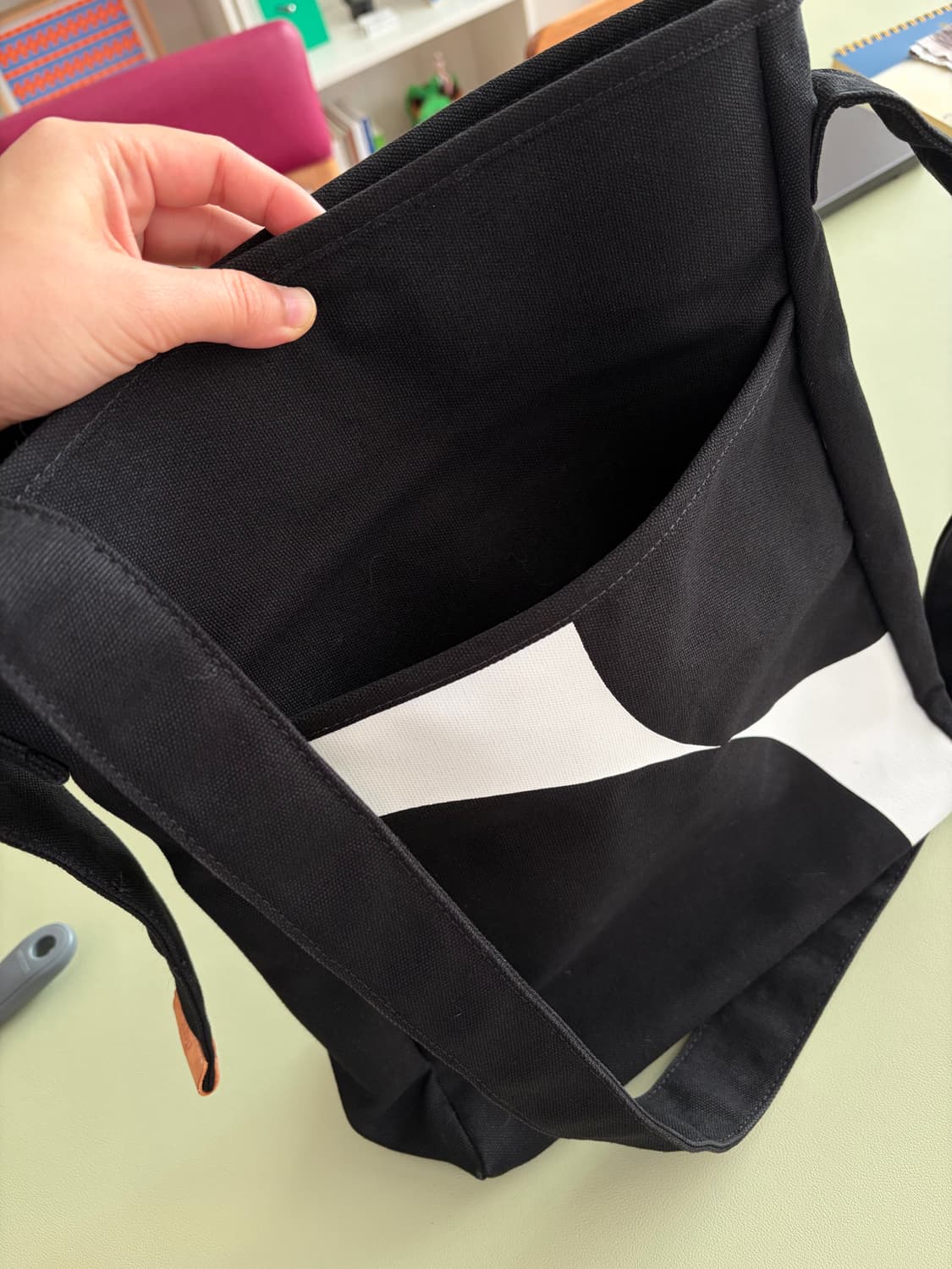 로우로우xkbp 한정판 콜라보 크로스백 상품이미지5