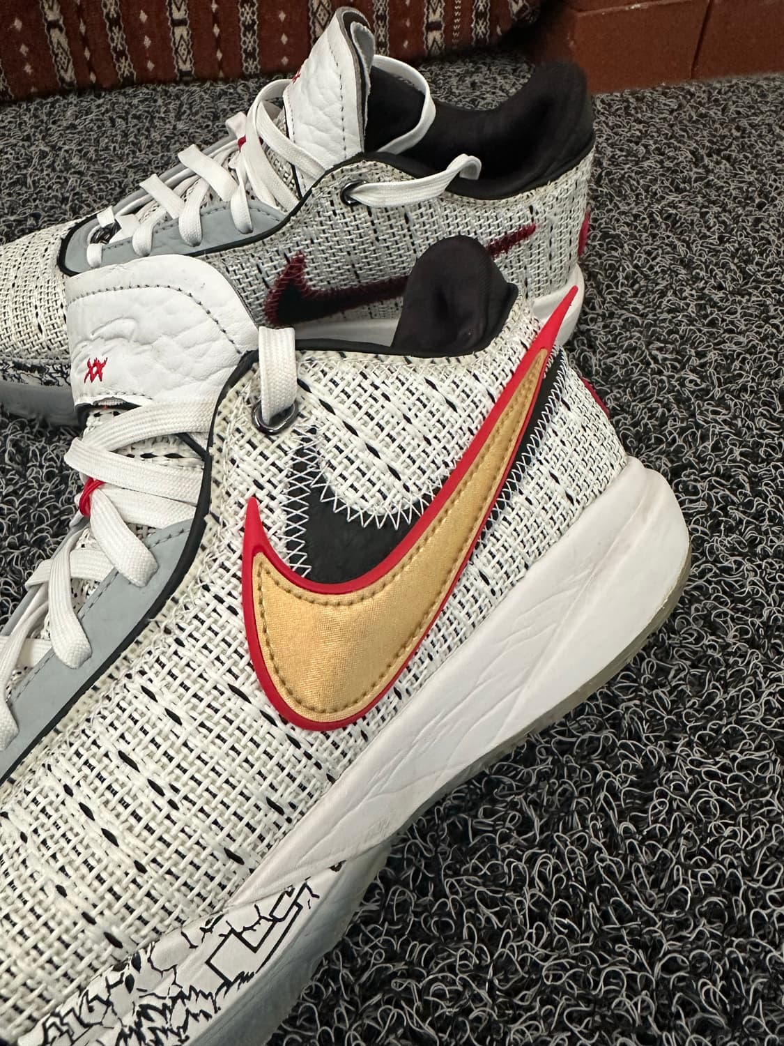 나이키 르브론 20 화이트 골드 275mm 상품이미지3