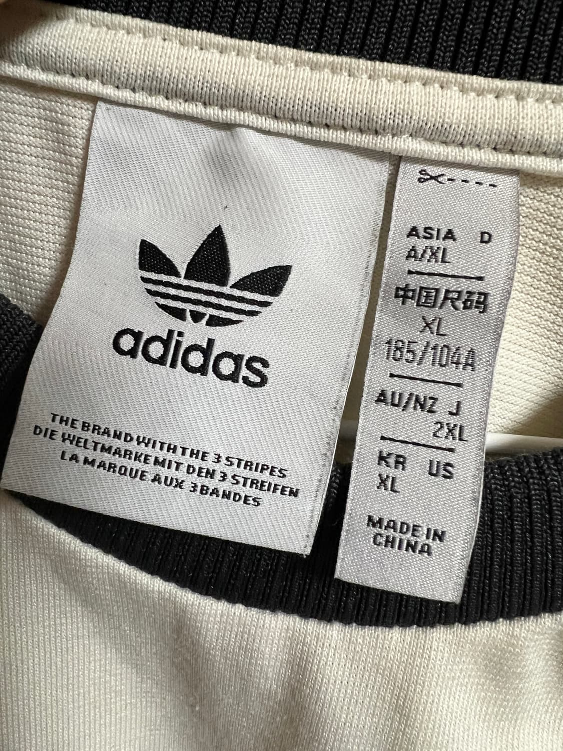 아디다스 독일 아디컬러 클래식 삼선 티셔츠 오프화이트 상품이미지4