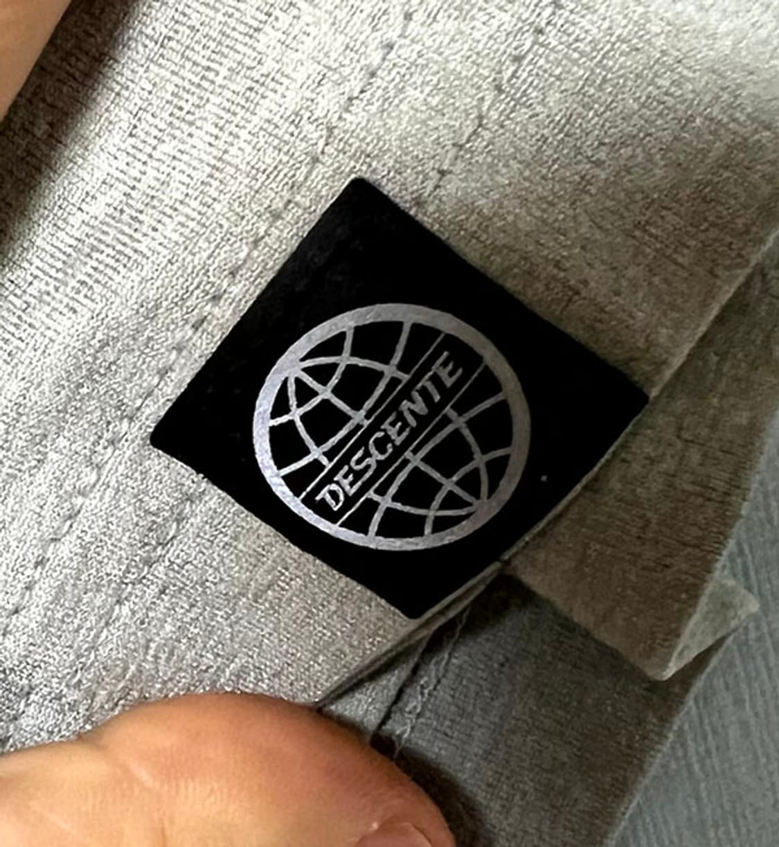 데상트 스포츠 베이직 남자 반팔티셔츠 라이트그레이 냉감 L 100 상품이미지5