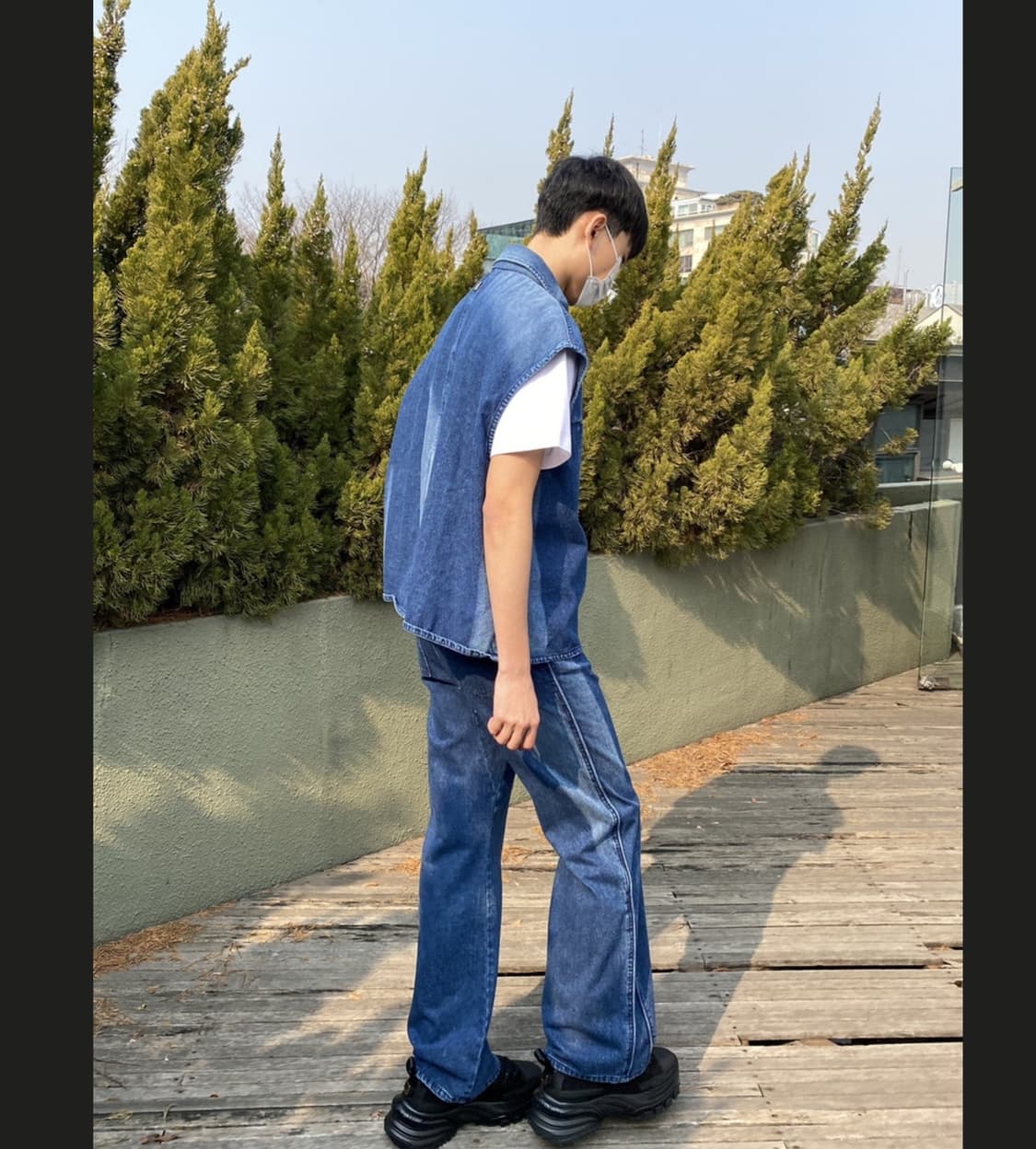 우영미 22SS 브러쉬 워싱 롱스트래이트 데님 팬츠 상품이미지1