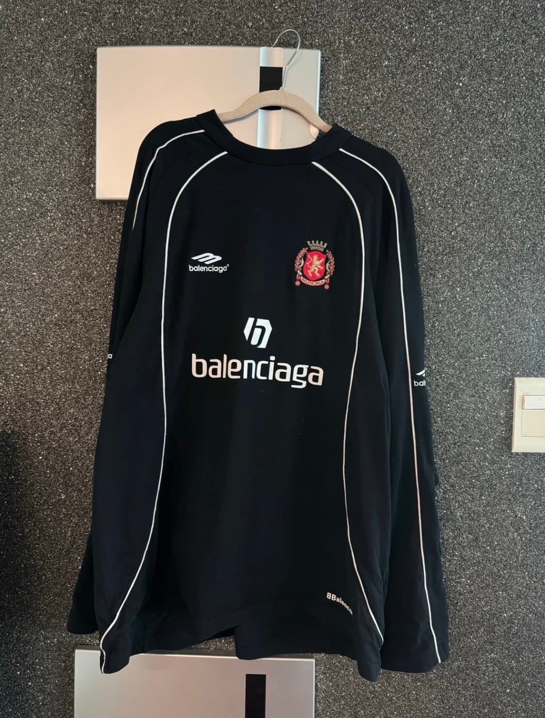 발렌시아가 사커 롱 슬리브 오버사이즈 긴팔 티셔츠 상품이미지1