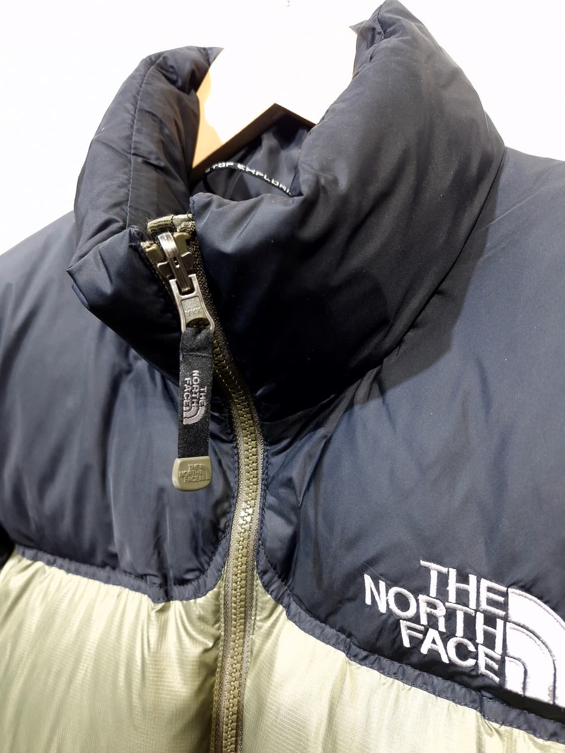 노스페이스 700필 눕시 구스다운 패딩 카키 상품이미지3