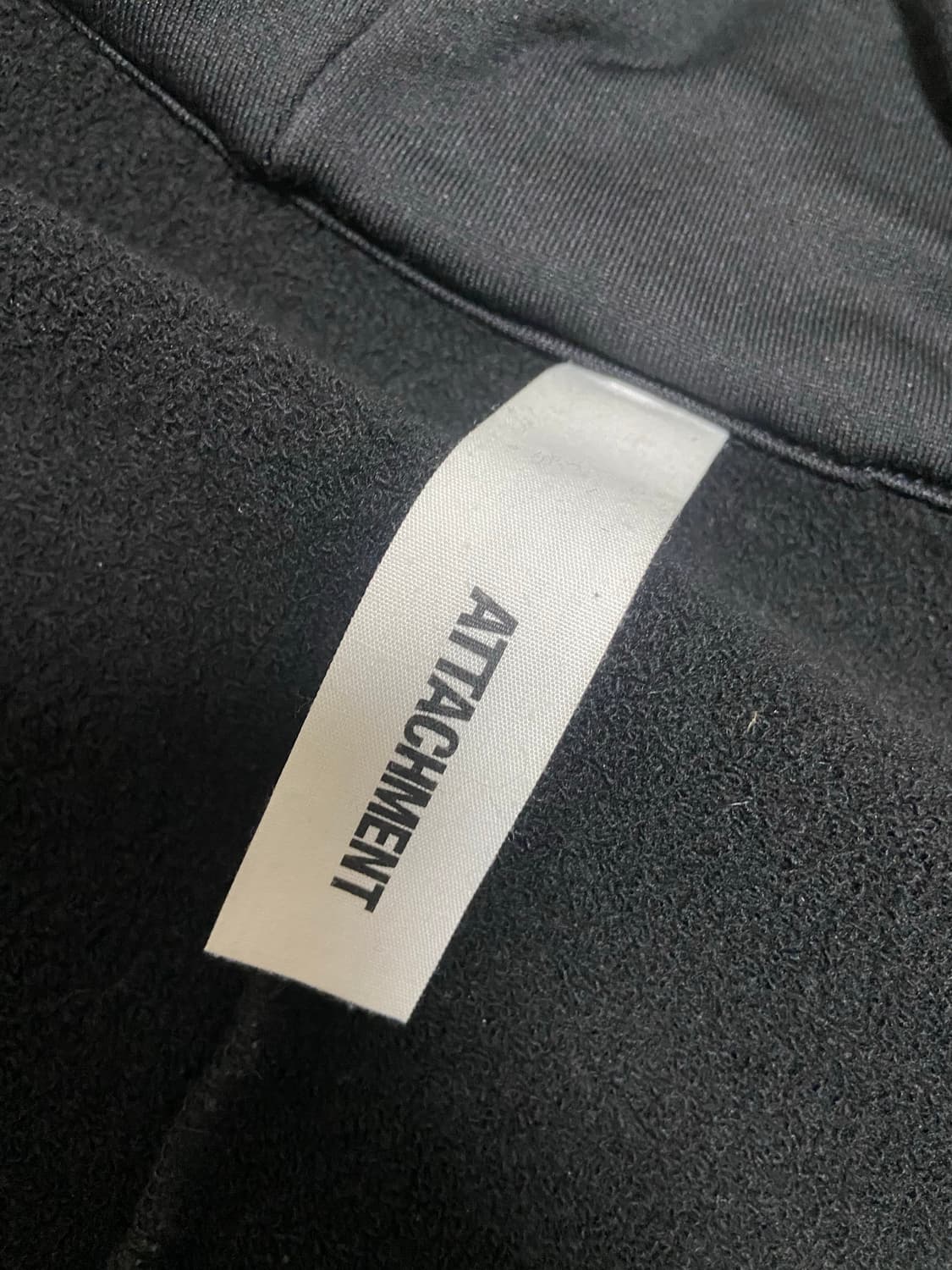 어태치먼트 비대칭 하이넥 후드집업 상품이미지6