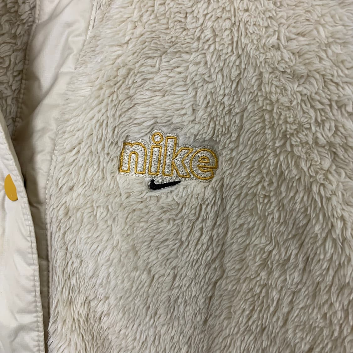 나이키 신형 베이지 쉐르파 자켓 상품이미지4