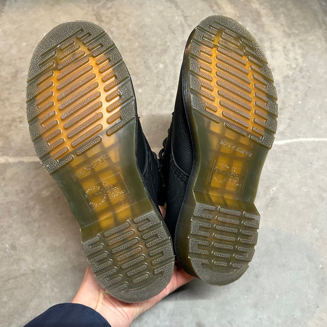 230) 닥터마틴 파스칼 8홀 나파 블랙 부츠 상품이미지7