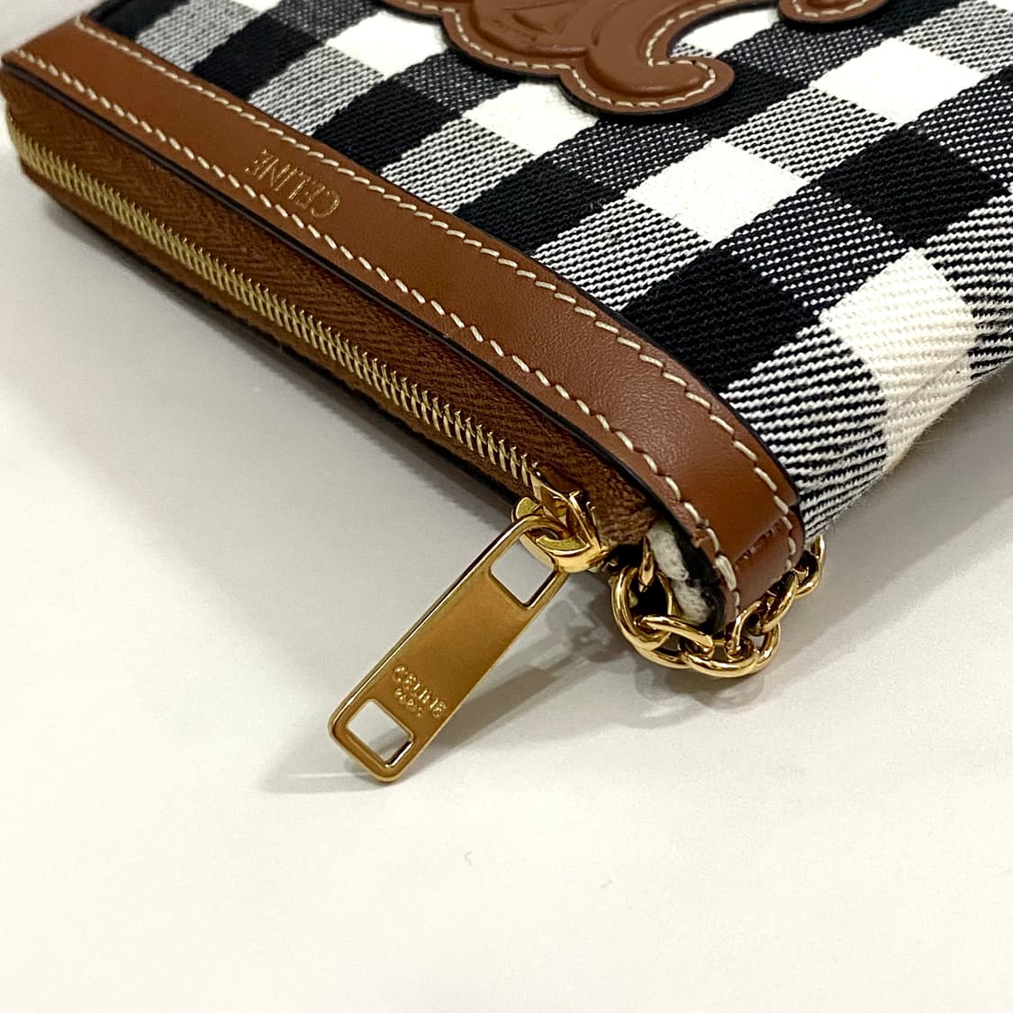 새상품급 셀린느 코인 퍼스 비쉬 파우치 카드지갑 10C662GI2 상품이미지2