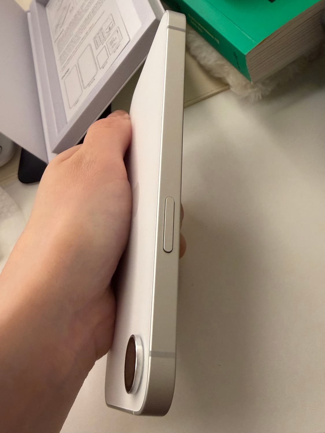 아이폰16e 256 기가 화이트 풀박스 상품이미지3