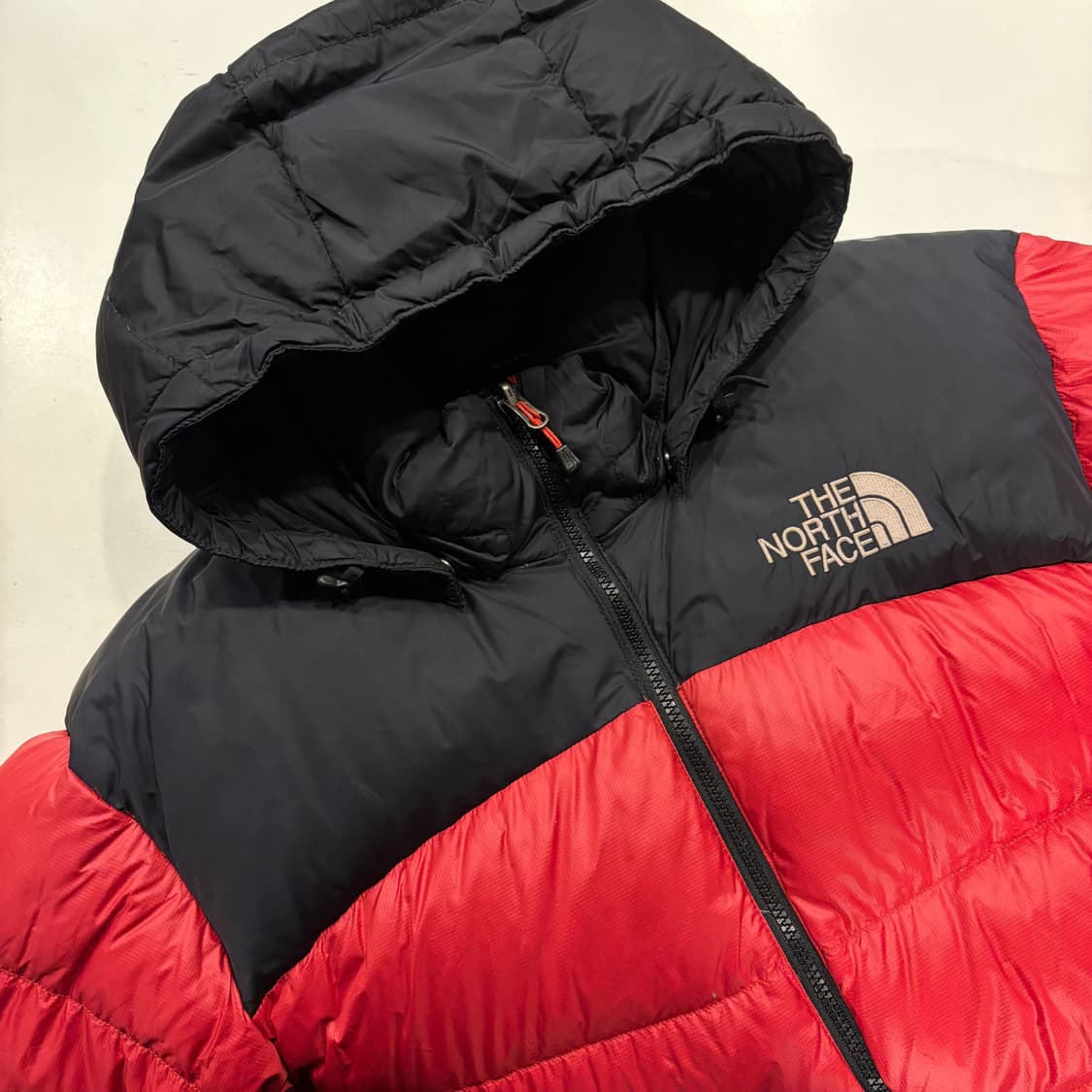 [100] 노스페이스 700 눕시 패딩 레드/블랙 B484 상품이미지3
