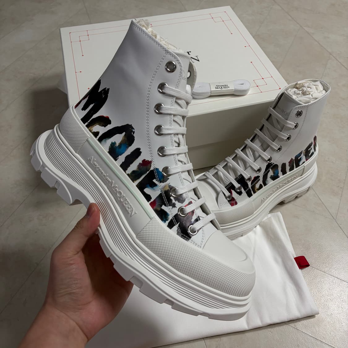 [새상품]알렉산더맥퀸 그래피티 트레드 슬릭 부츠 화이트 상품이미지2