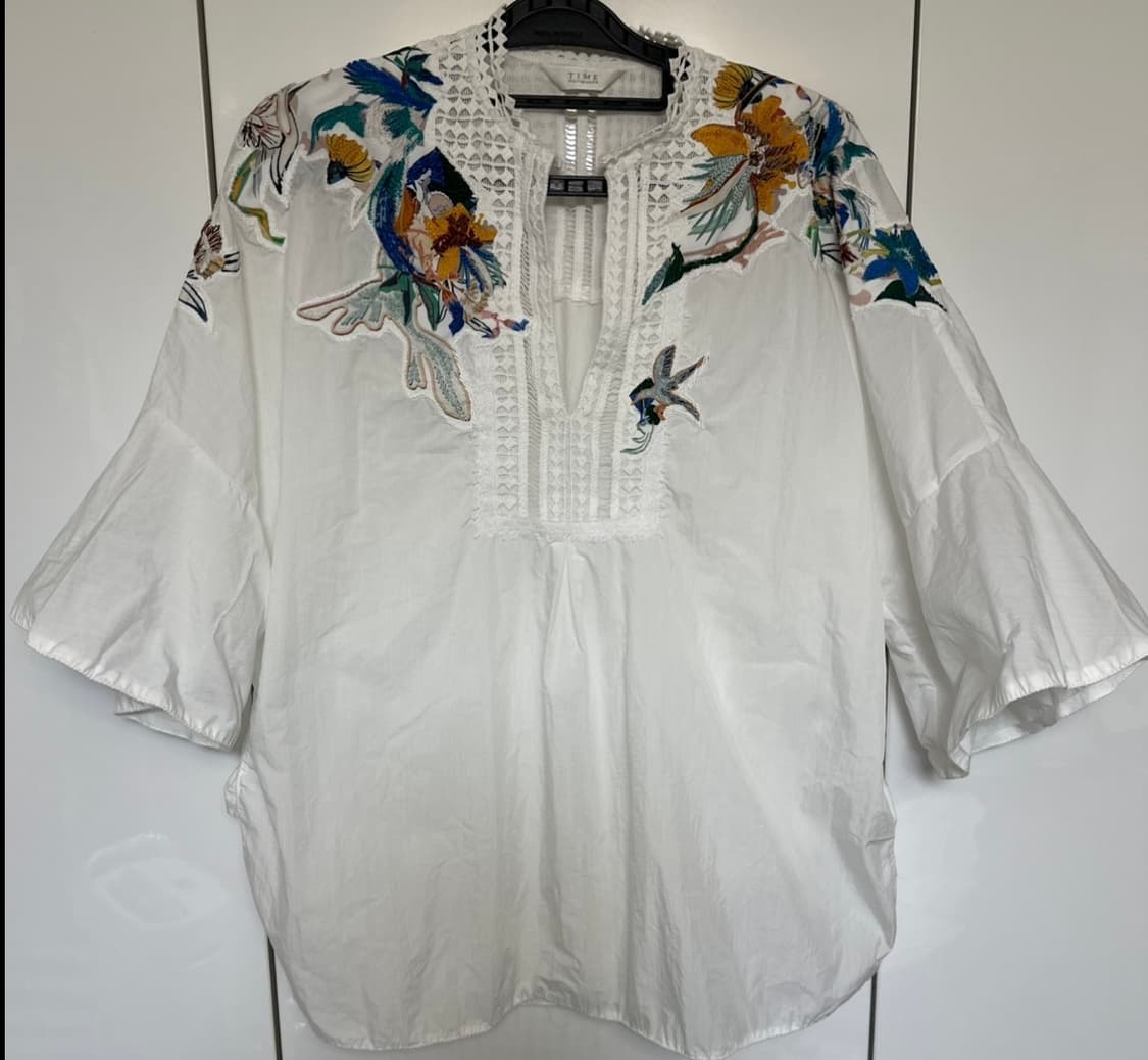 한섬타임TIME 화이트 플라워 자수 블라우스 상품이미지2