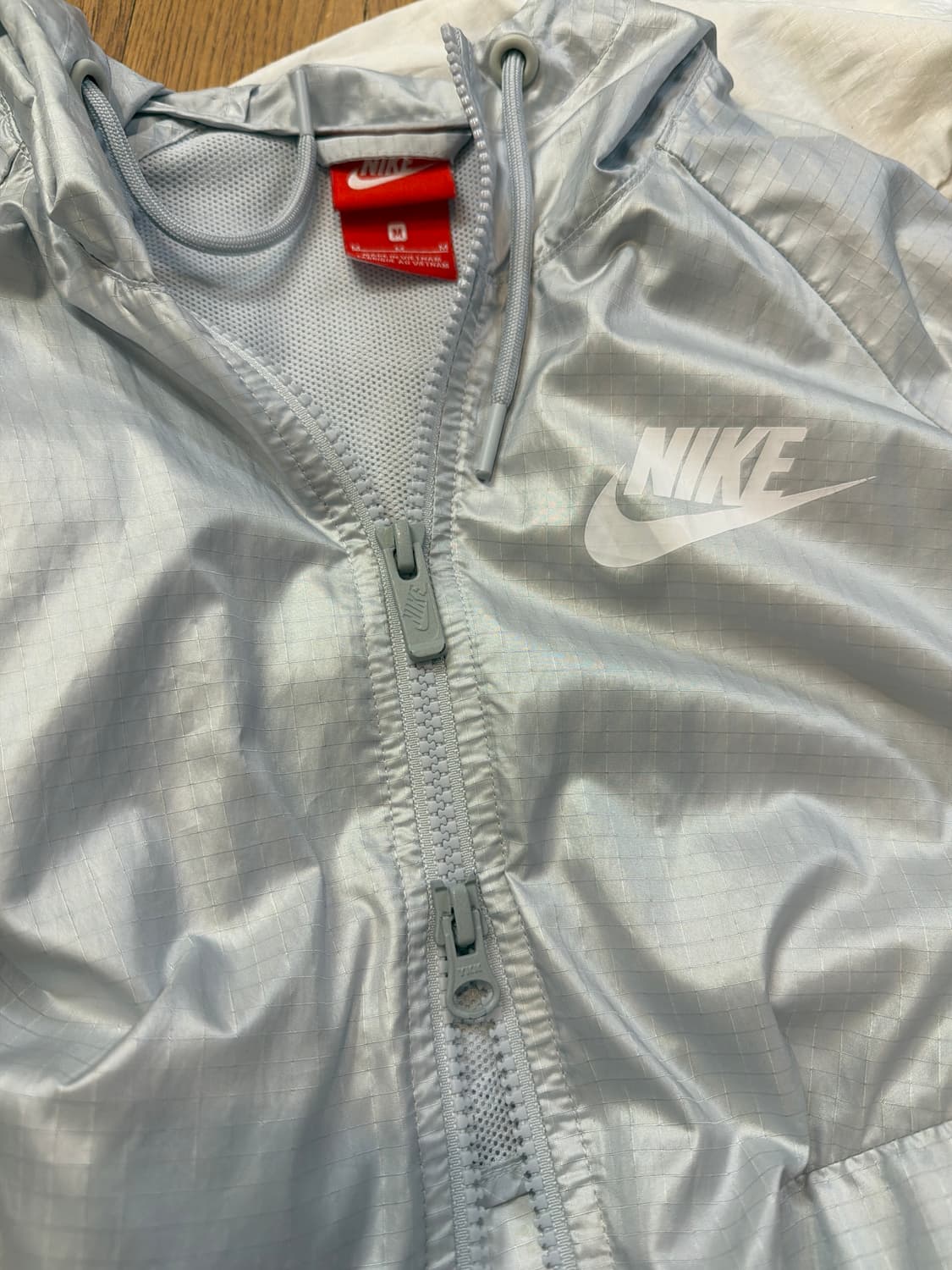 Nike (W) 실버 화이트 투웨이 윈드러너 자켓 상품이미지4