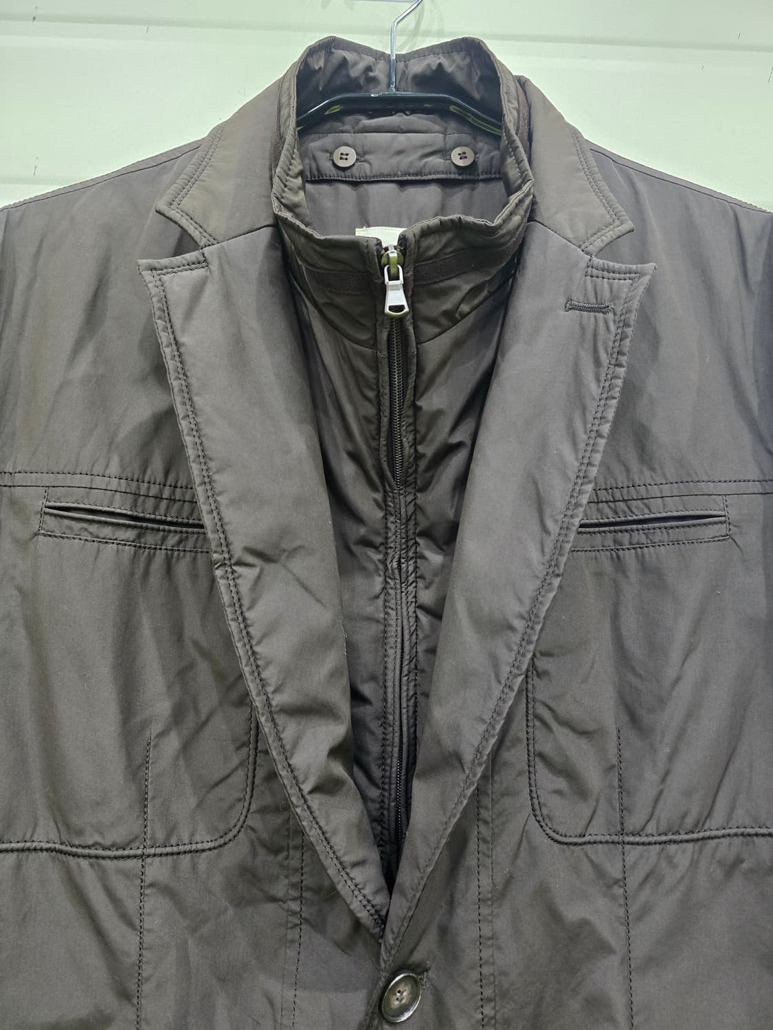 차분한 다크 브라운 컬러의 105 패딩 자켓 상품이미지10