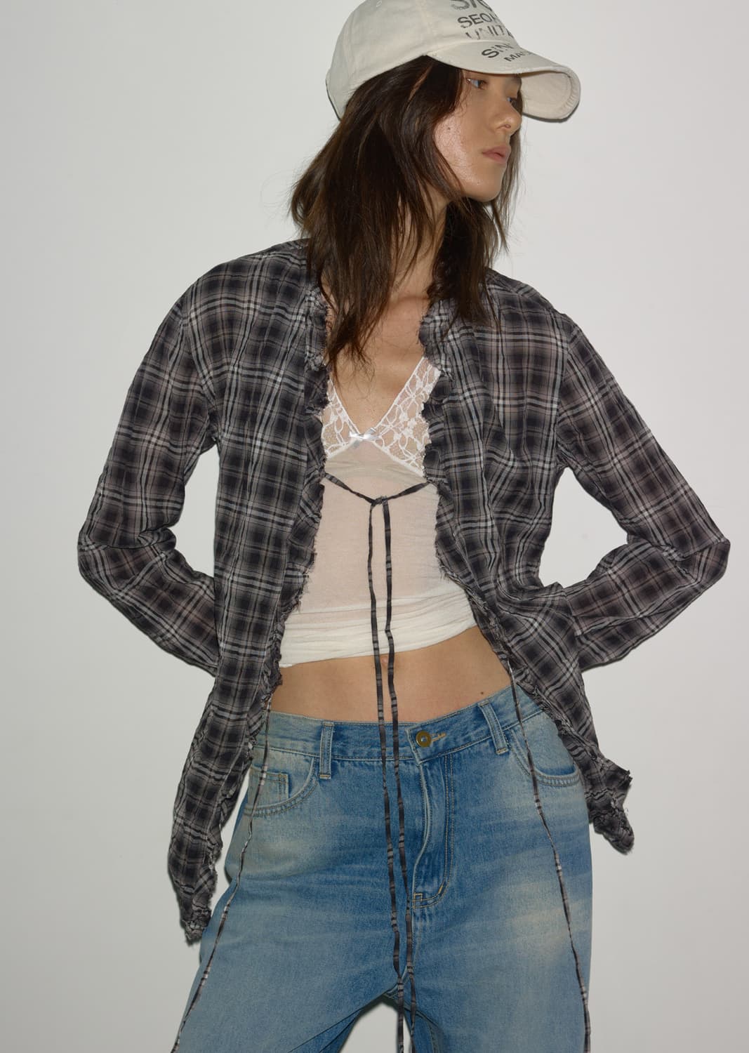 s/e/o ruffled check tie blouse - black 상품이미지1