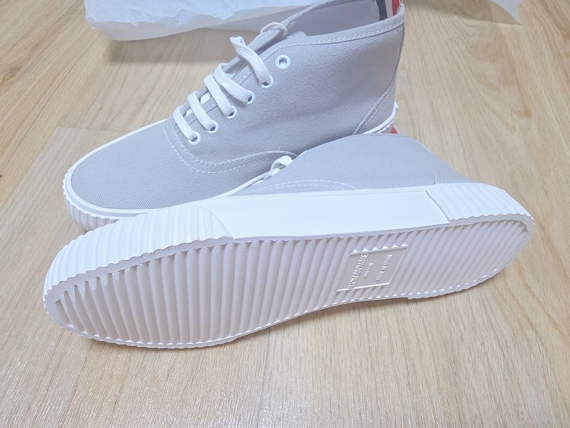 톰브라운 스니커즈 7사이즈 새제품 판매합니다. 신발 상품이미지2