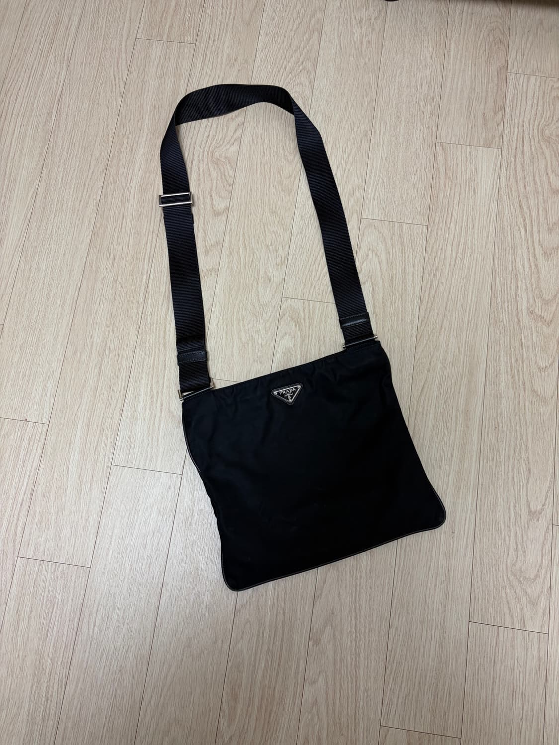 프라다 나일론 크로스백 상품이미지1