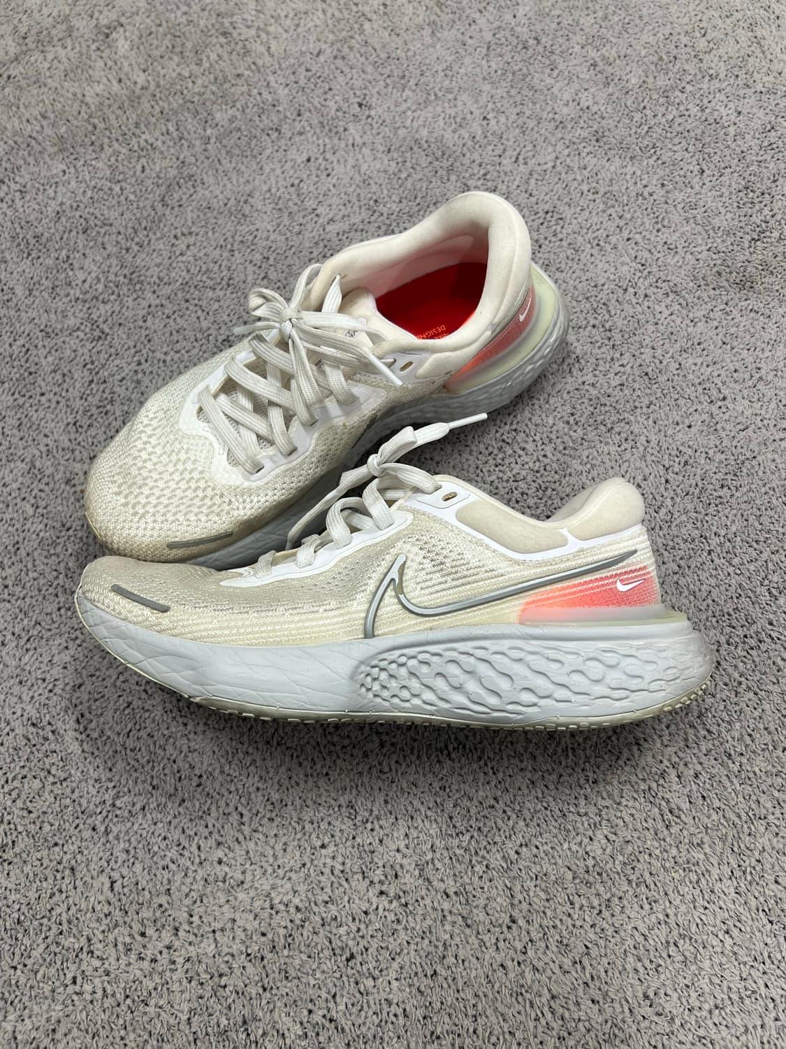 (265) 나이키 줌X 인빈서블런 화이트 크림슨 상품이미지2