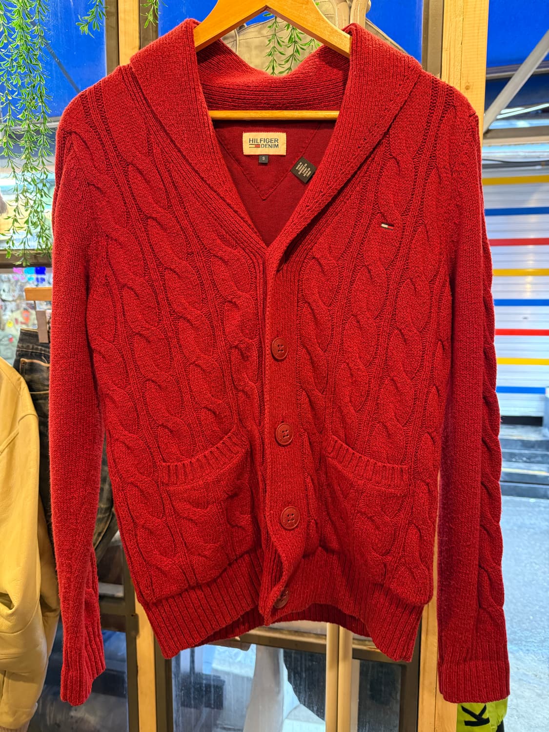 타미힐피거 데님 레드 꽈배기 니트 가디건 상품이미지1