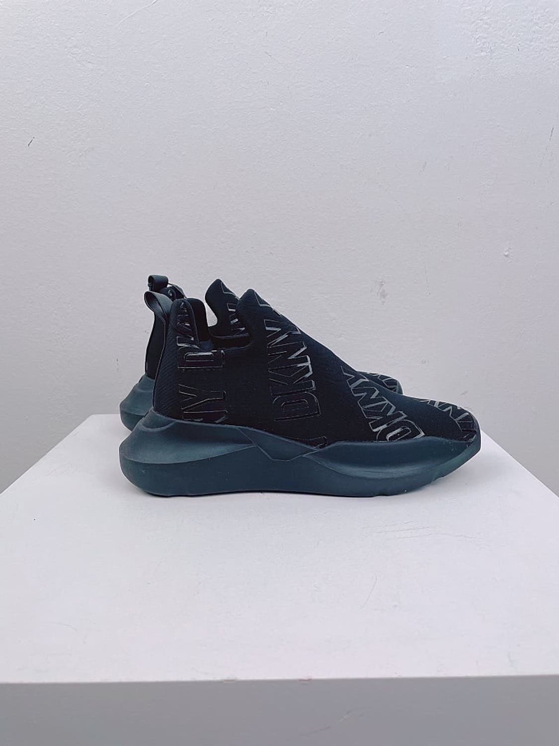 (정품/새상품) DKNY 여성 삭스 스니커즈 블랙 상품이미지4