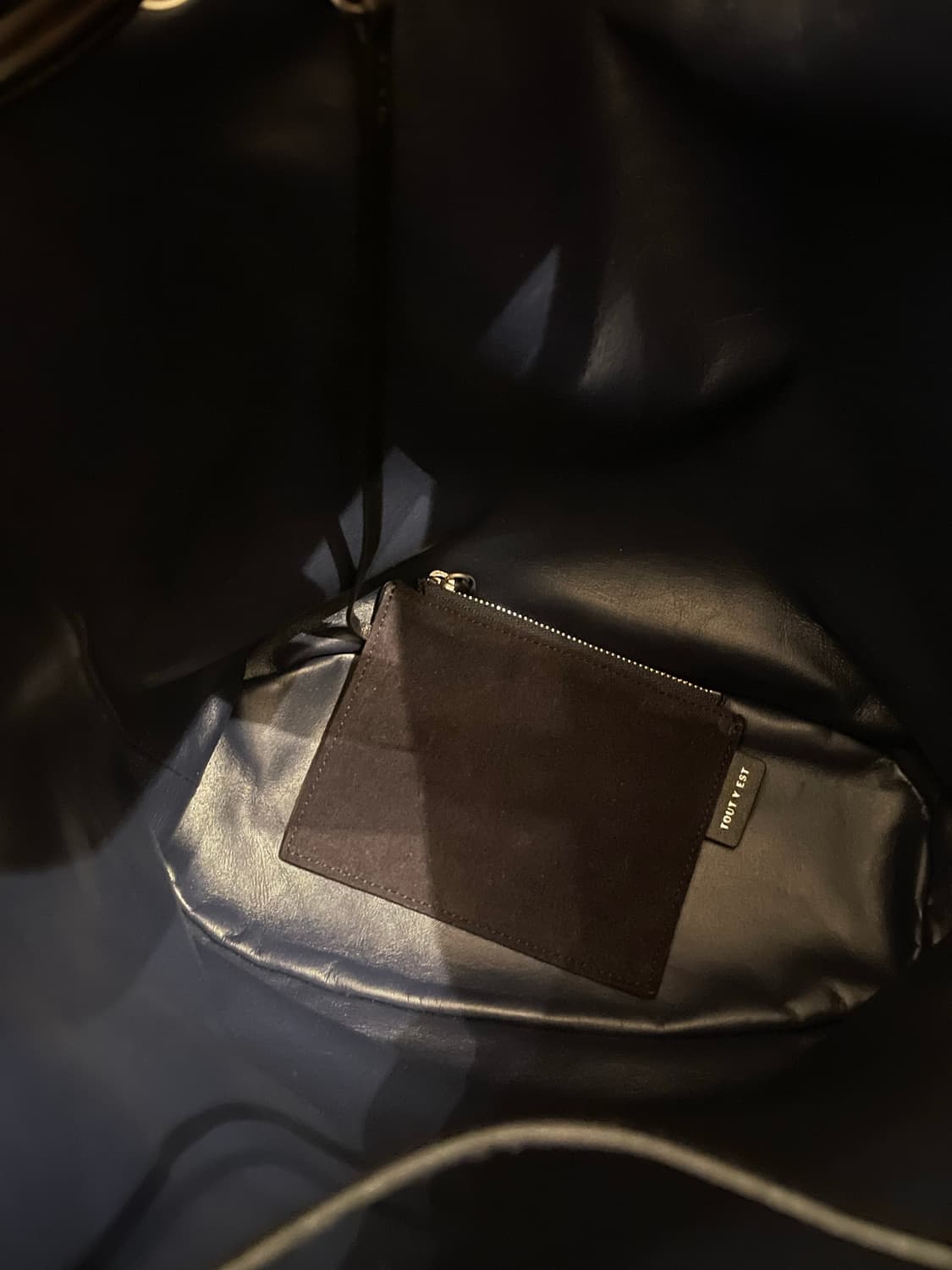 투티에 버킷백 스웨이드 네이비  상품이미지6