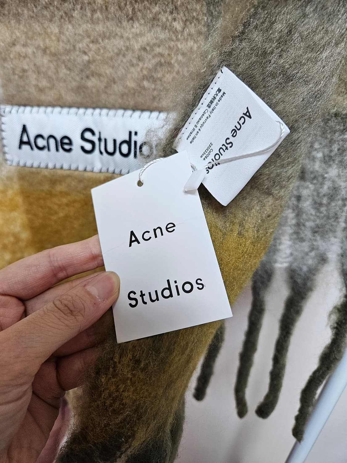 아크네 모헤어 체크 머플러 상품이미지3