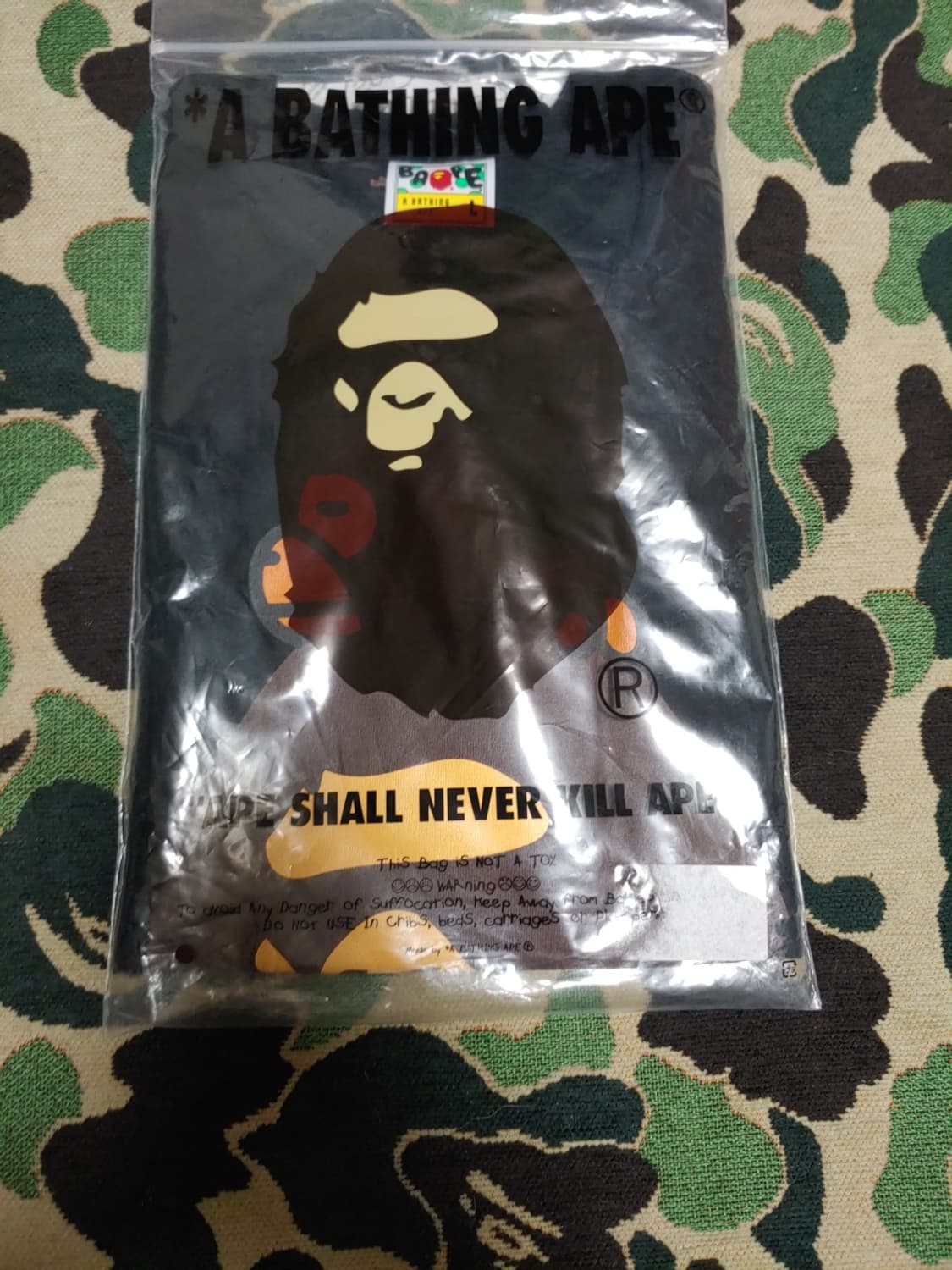 [L] 베이프 25SS 마일로 온 빅사루 반팔티 블랙 상품이미지2