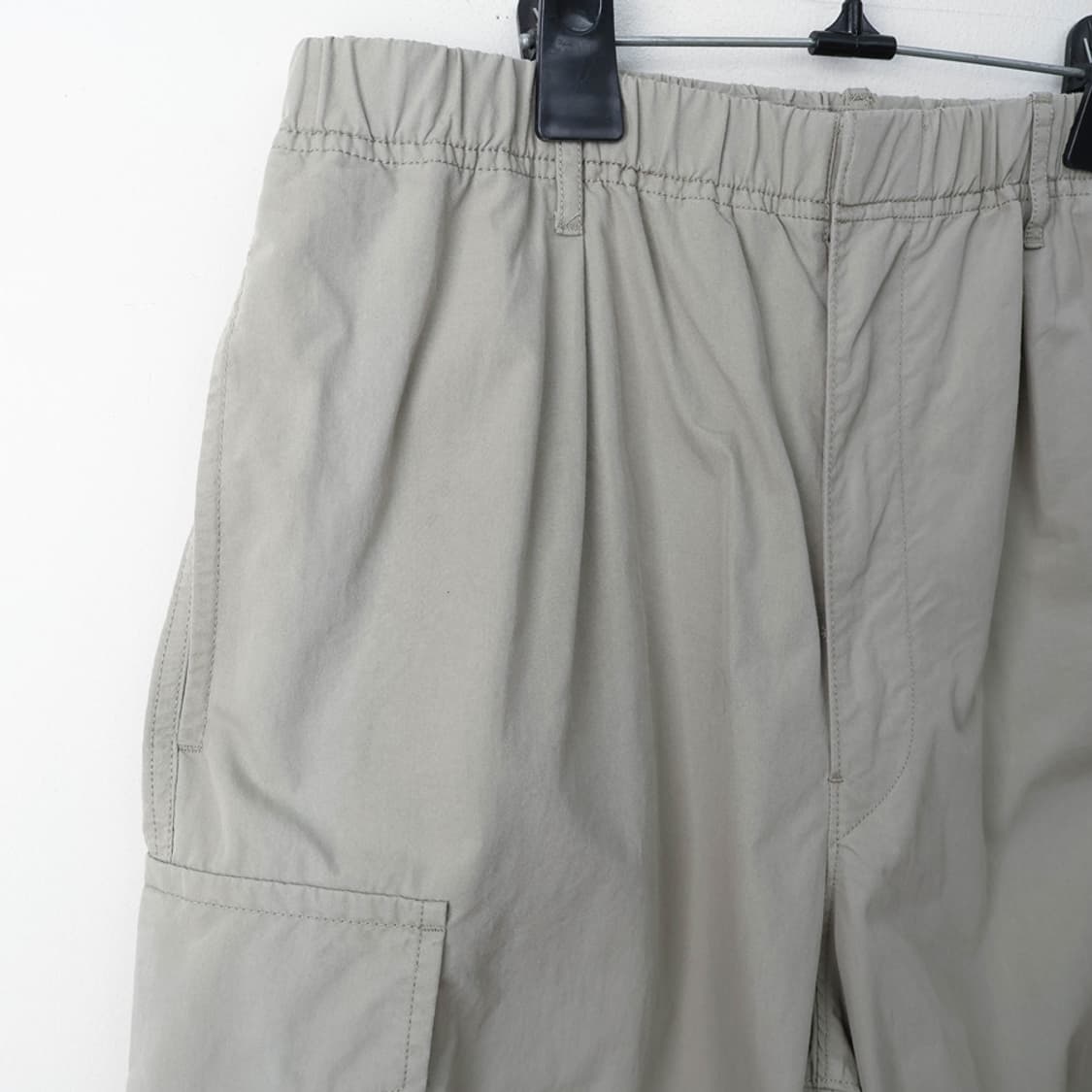 33/유니클로U 와이드핏 파라슈트 카고팬츠 상품이미지4