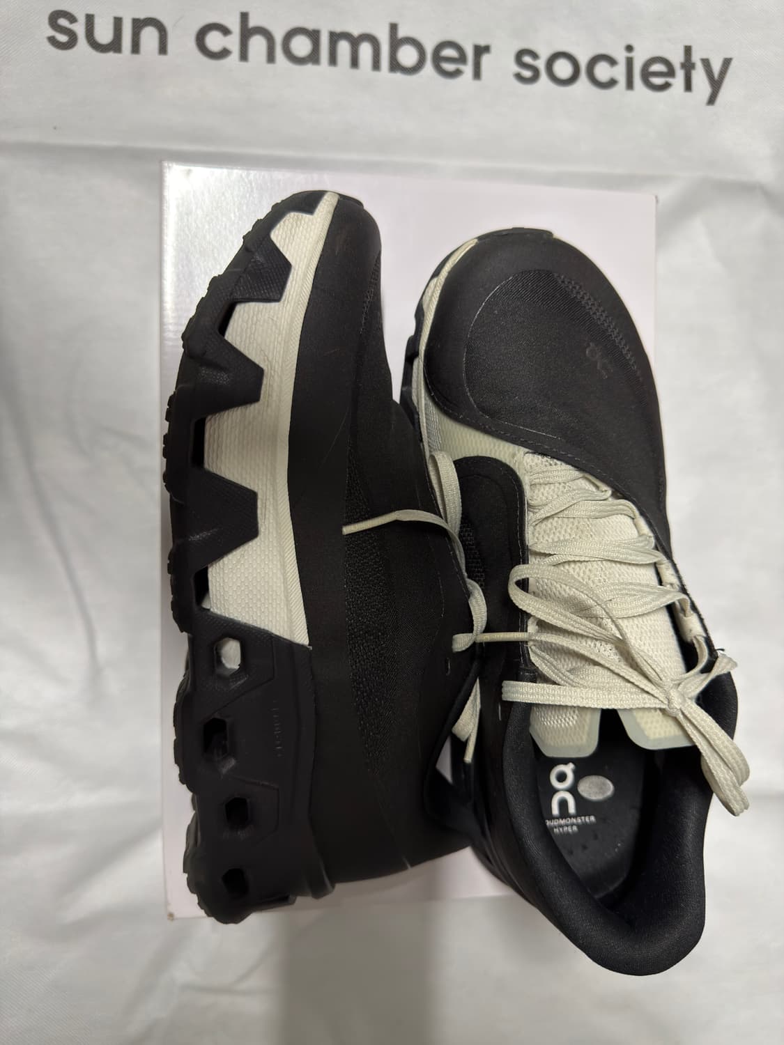 온 러닝 x 파프 클라우드 몬스터 하이퍼 블랙 상품이미지2