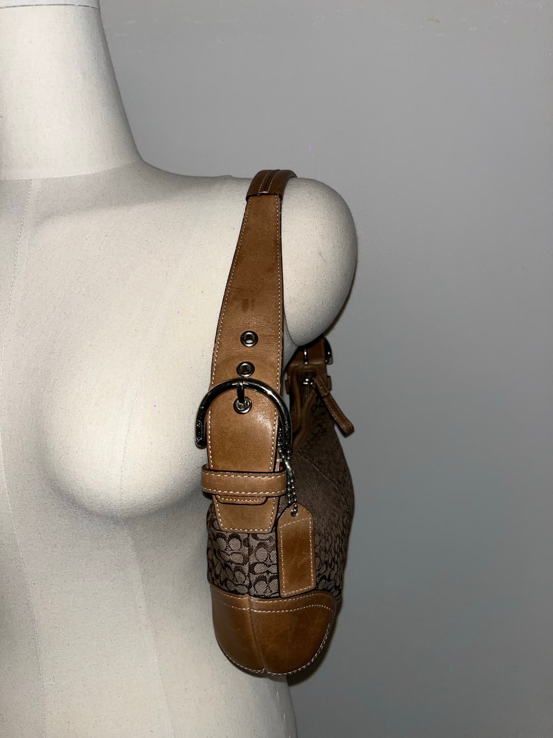 Coach Mini Beige Shoulder Bag 상품이미지5