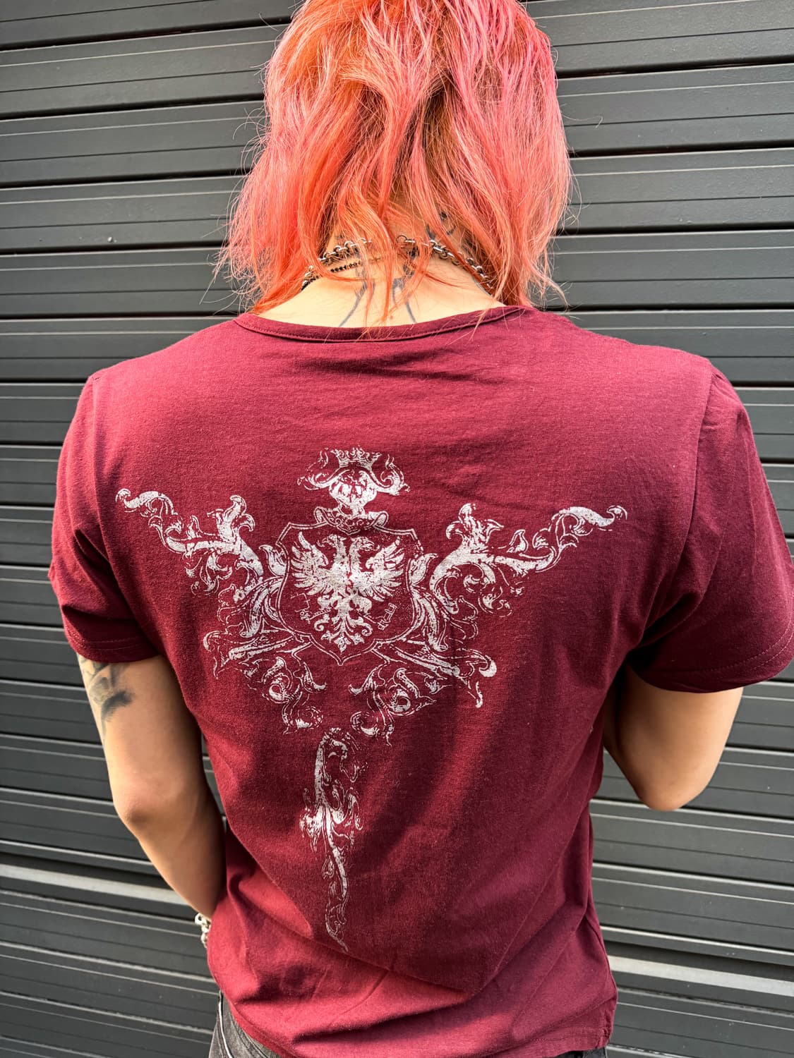 Vereu Crest Graphic V-neck T-shirt 상품이미지4