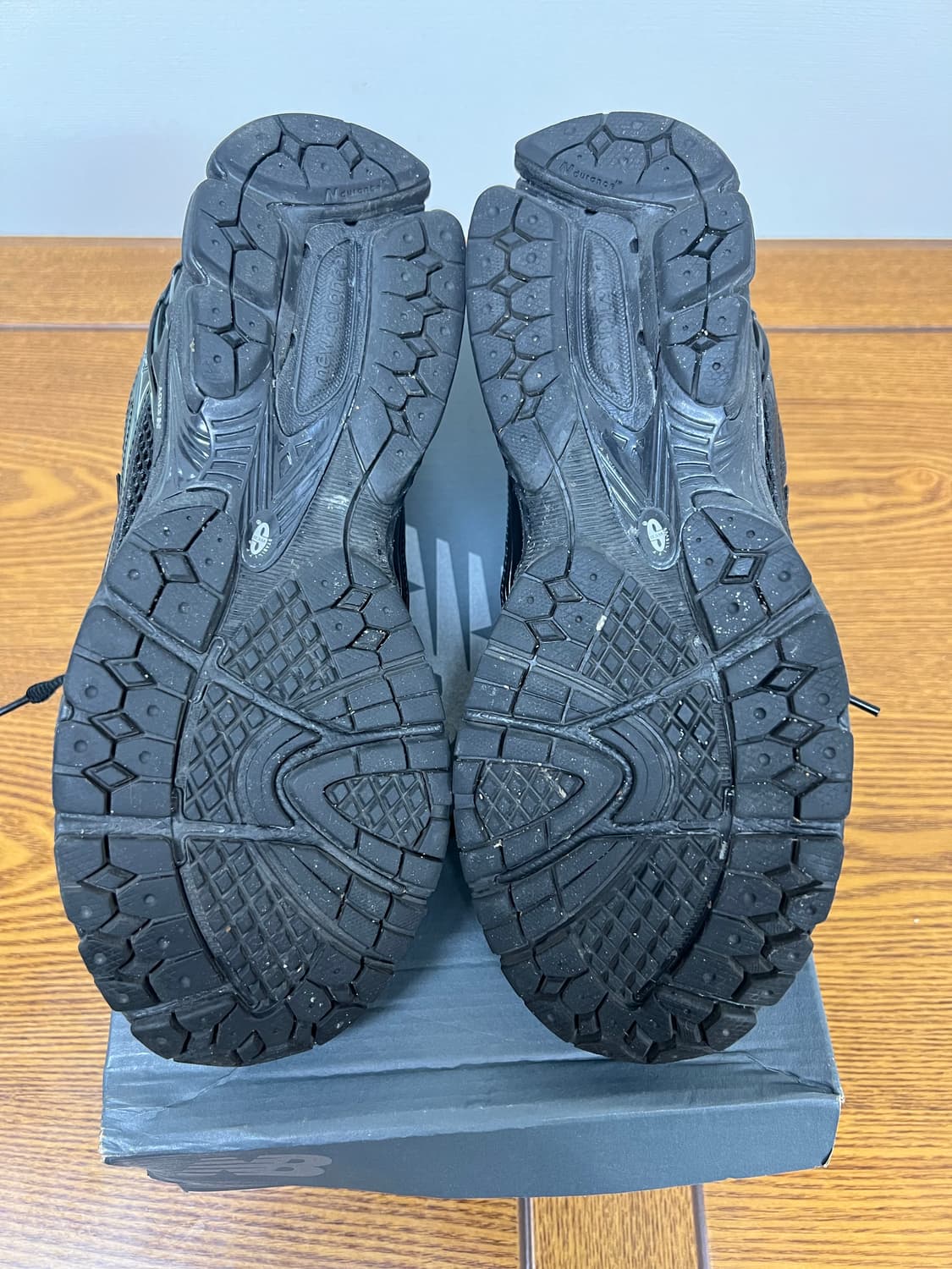 뉴발란스 1906R 블랙 실버 메탈릭 상품이미지3