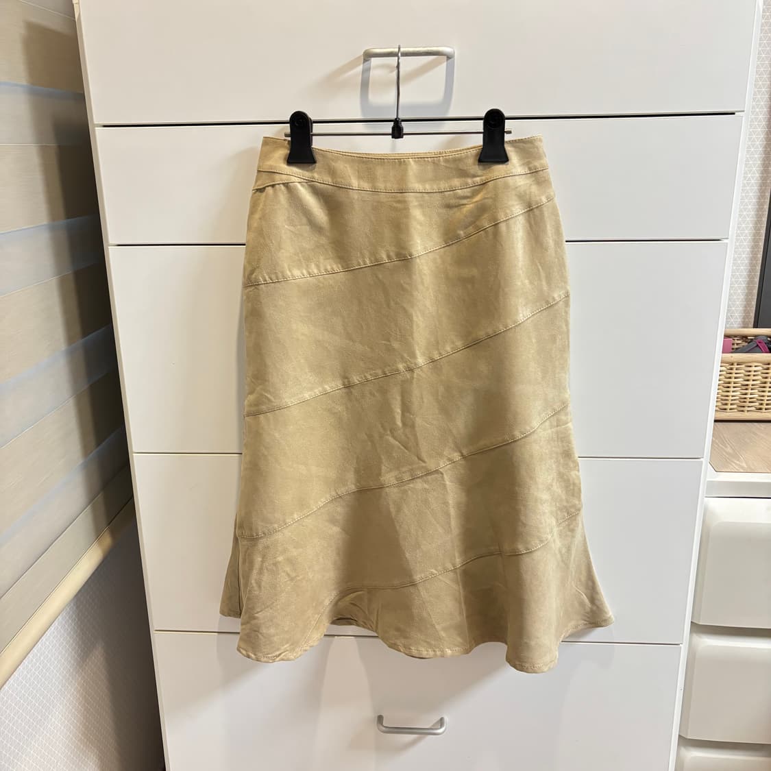 일본브랜드 스웨이드st 베이지 미디 스커트 상품이미지3