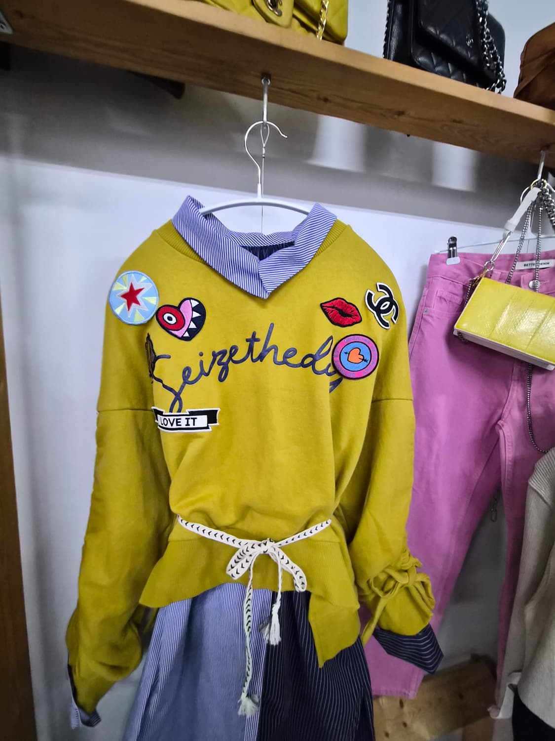 유니크 패치 스트링 맨투맨 상품이미지2