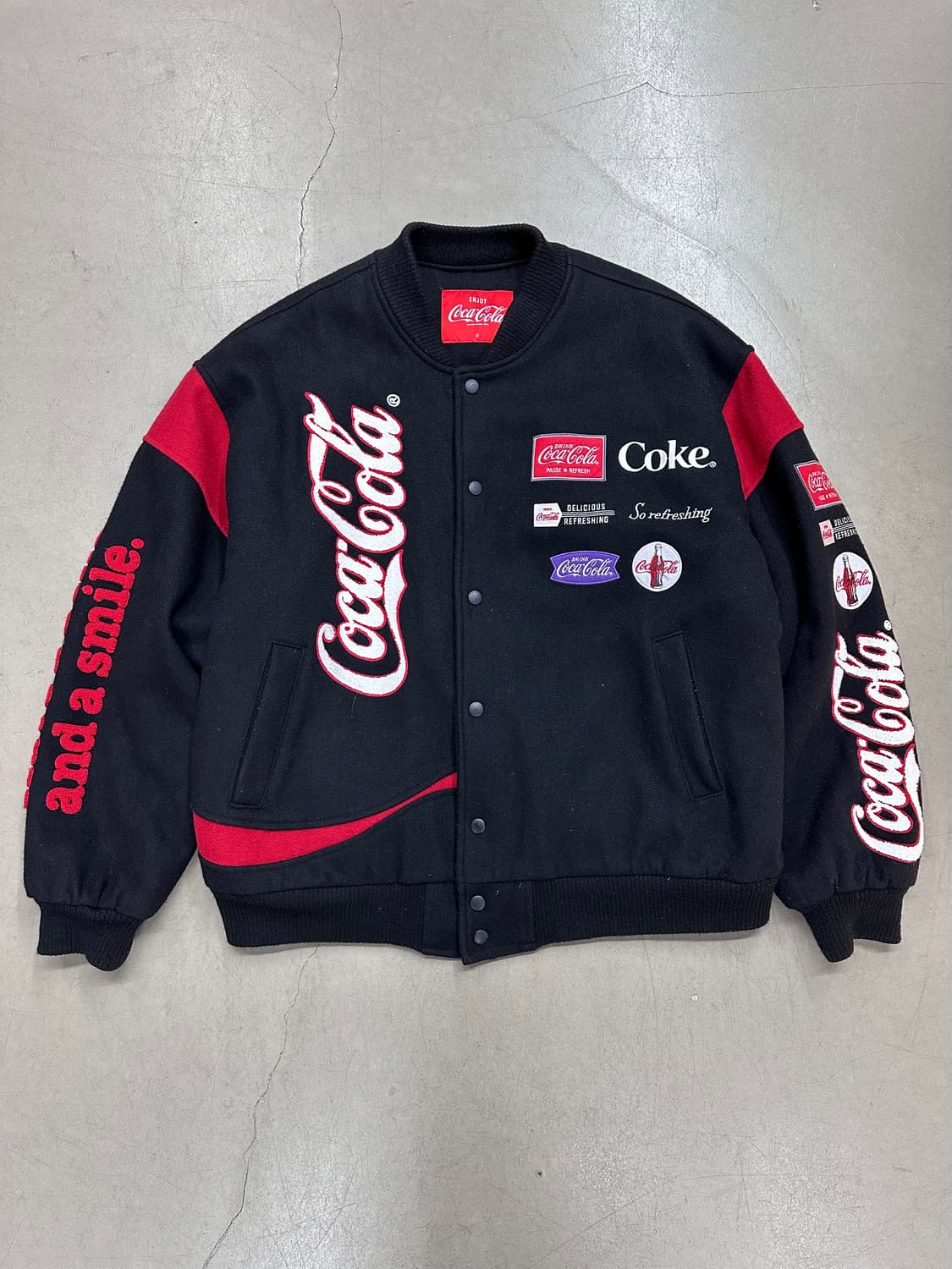 🔥Coca-Cola 멀티 패치 바시티 자켓 2XL–3XL 오버핏🔥 상품이미지4
