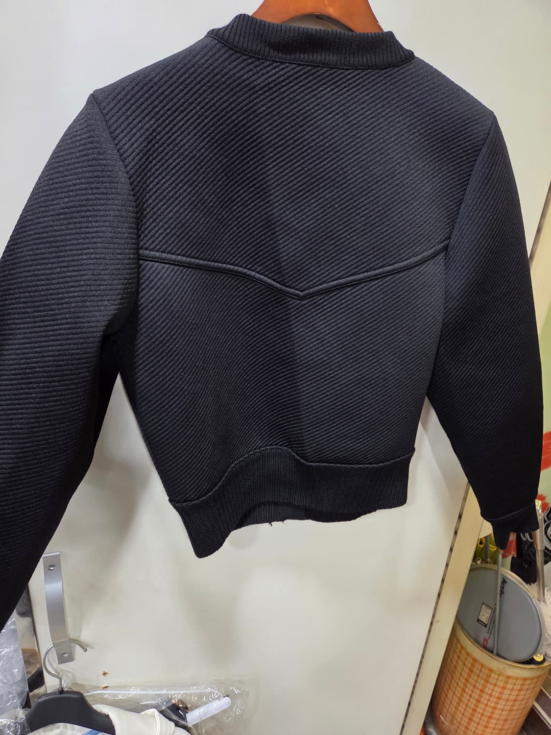 루이비통 크롭 봄버 상품이미지5