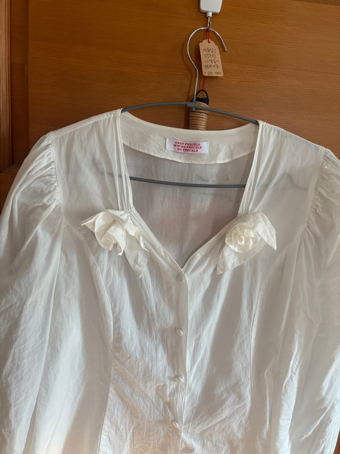 프레클 two rose puff blouse 상품이미지3