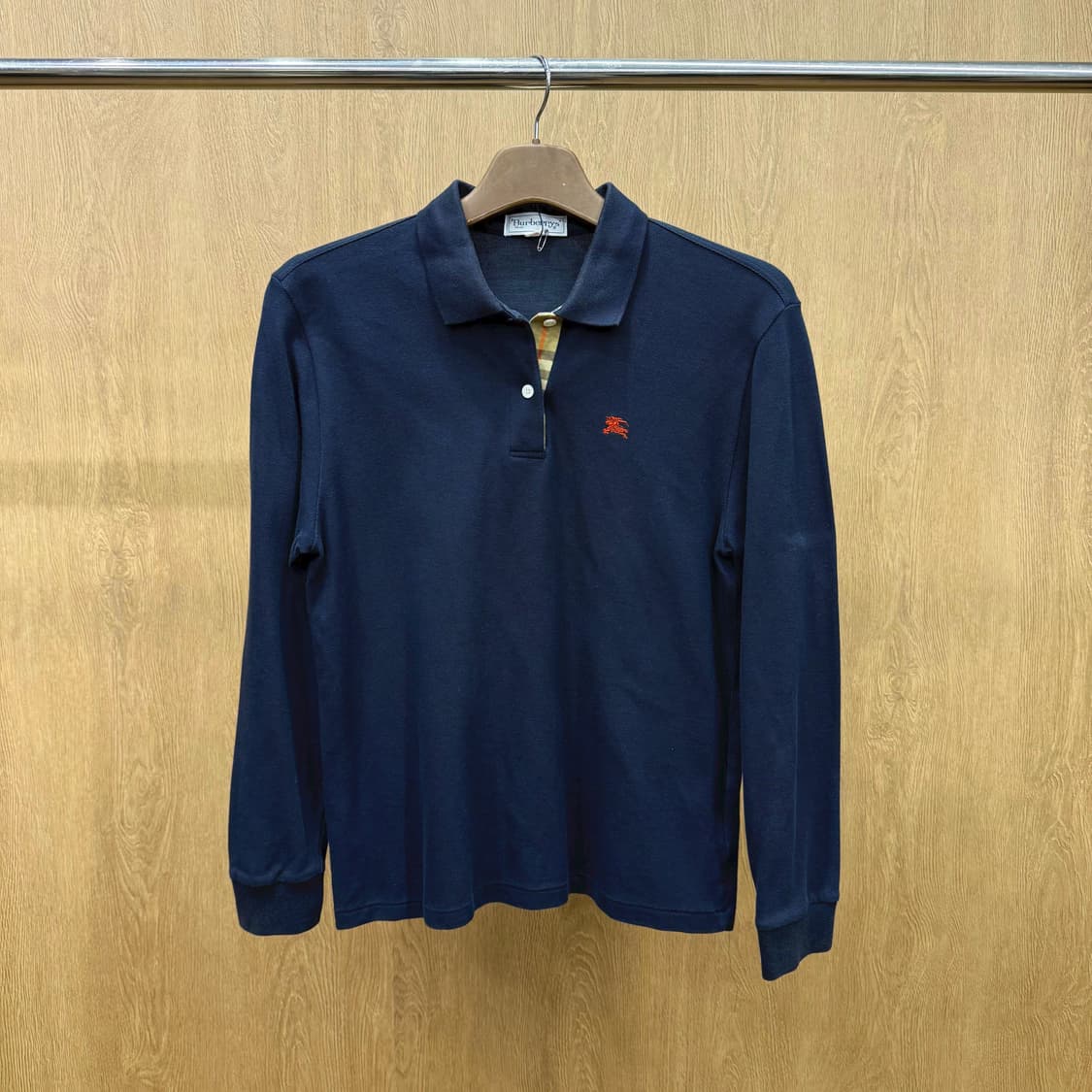 버버리 긴팔 카라 폴로티 노바체크 넥라인 포인트 디테일 레귤러핏 네이비 상품이미지2