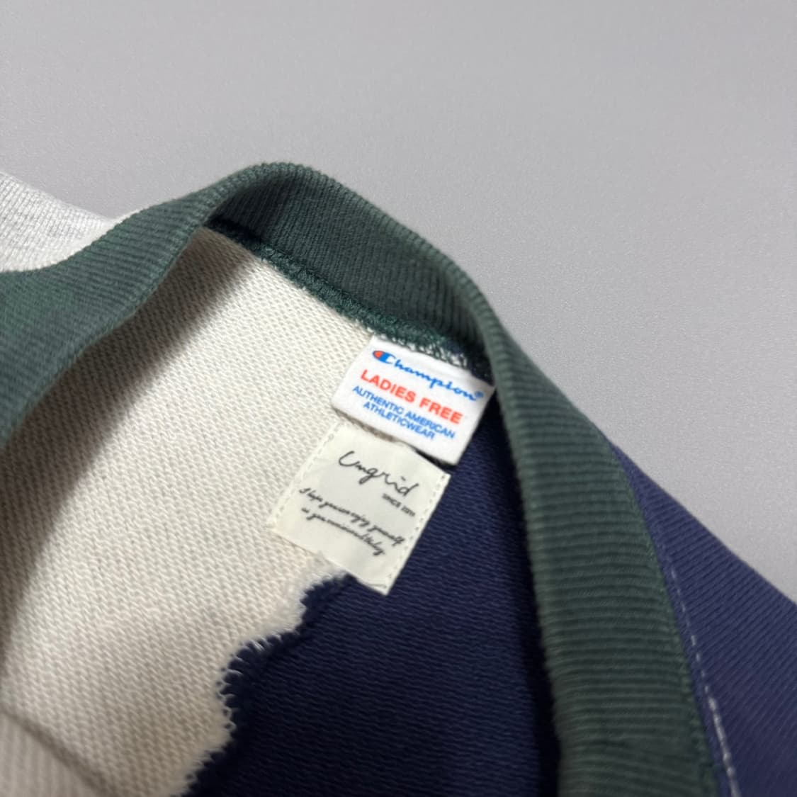 챔피온 x Ungrid 네이비 멜란지 믹스 하프 언발란스 쇼트 스웻셔츠 상품이미지3