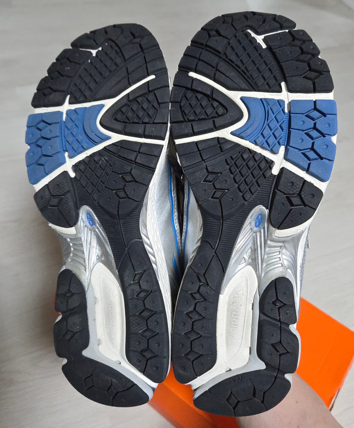 뉴발란스 1906r 메탈릭 실버 블루 상품이미지8