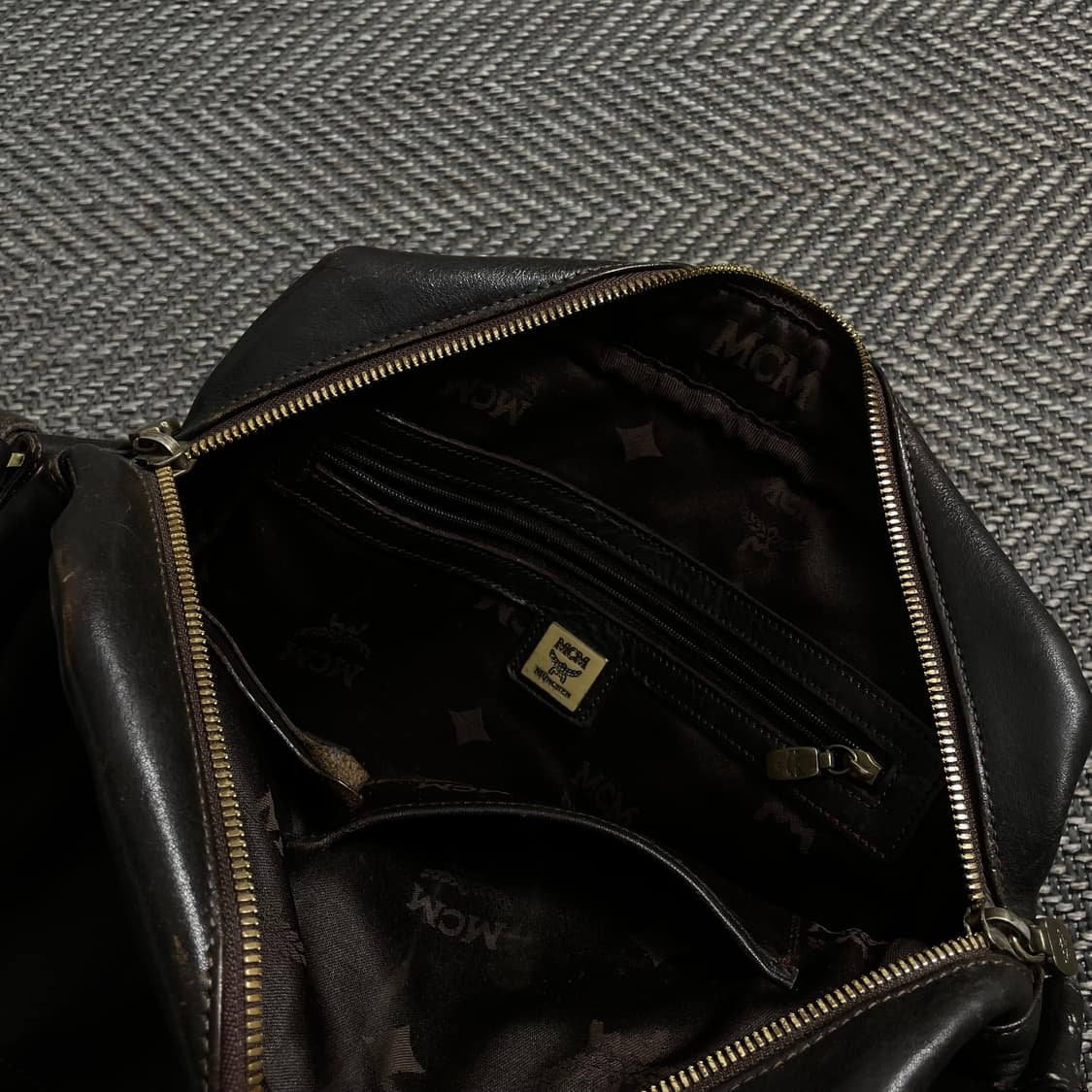 MCM 빈티지 레더 크로스백 y 4238 상품이미지6