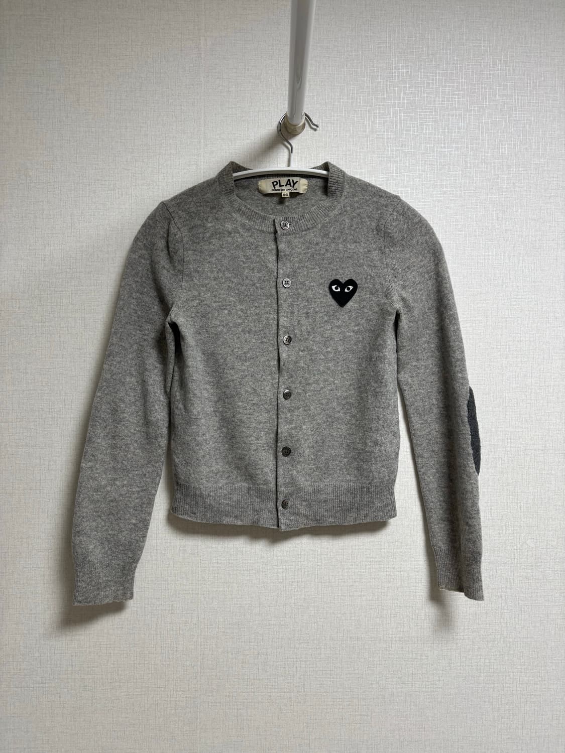 COMME des GARÇONS PLAY 하트 엘보 패치 울 가디건 상품이미지1