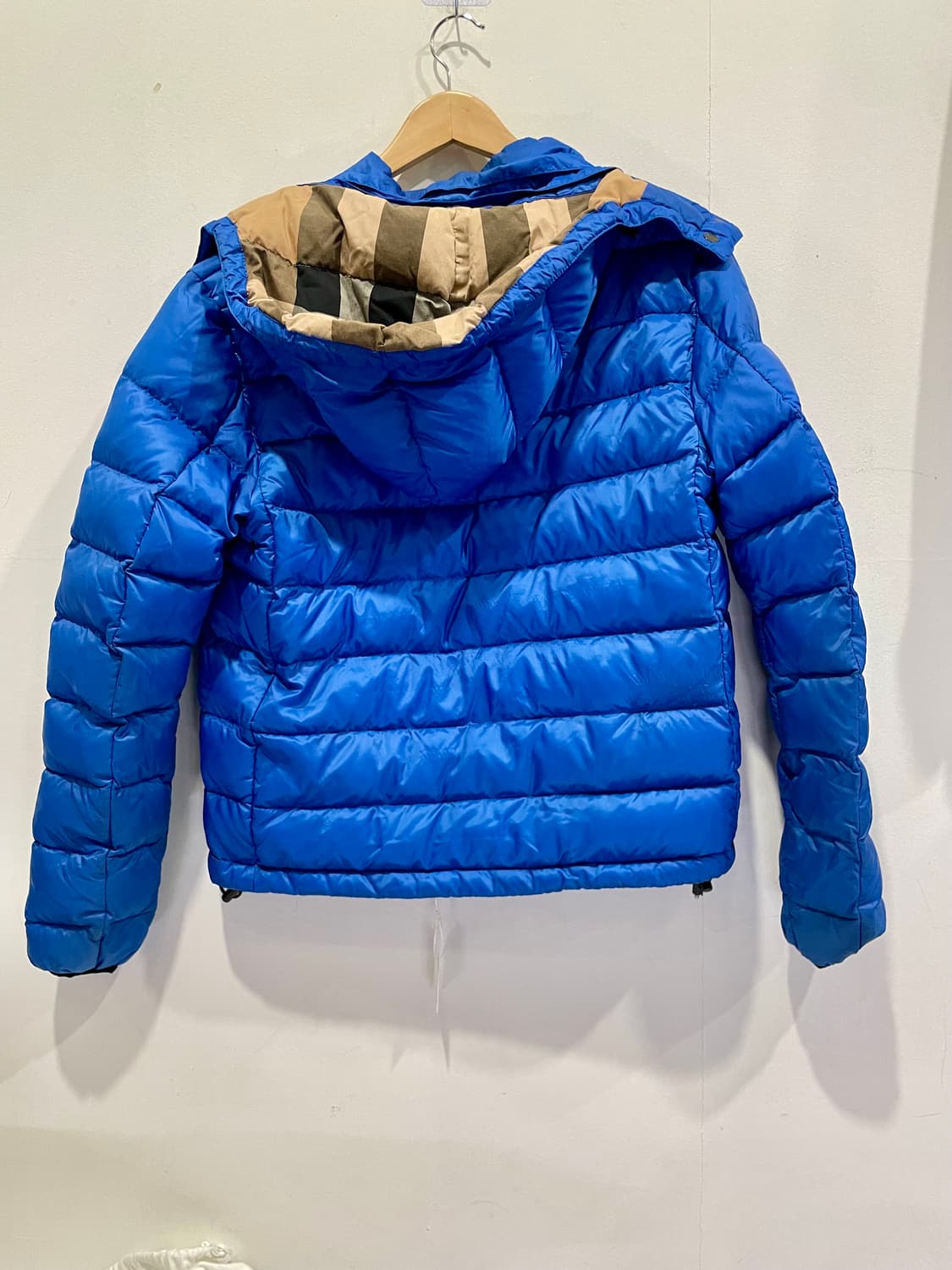 버버리 브릿 블루 컬러 경량 구스 다운 후드 패딩 M 정품 상품이미지3