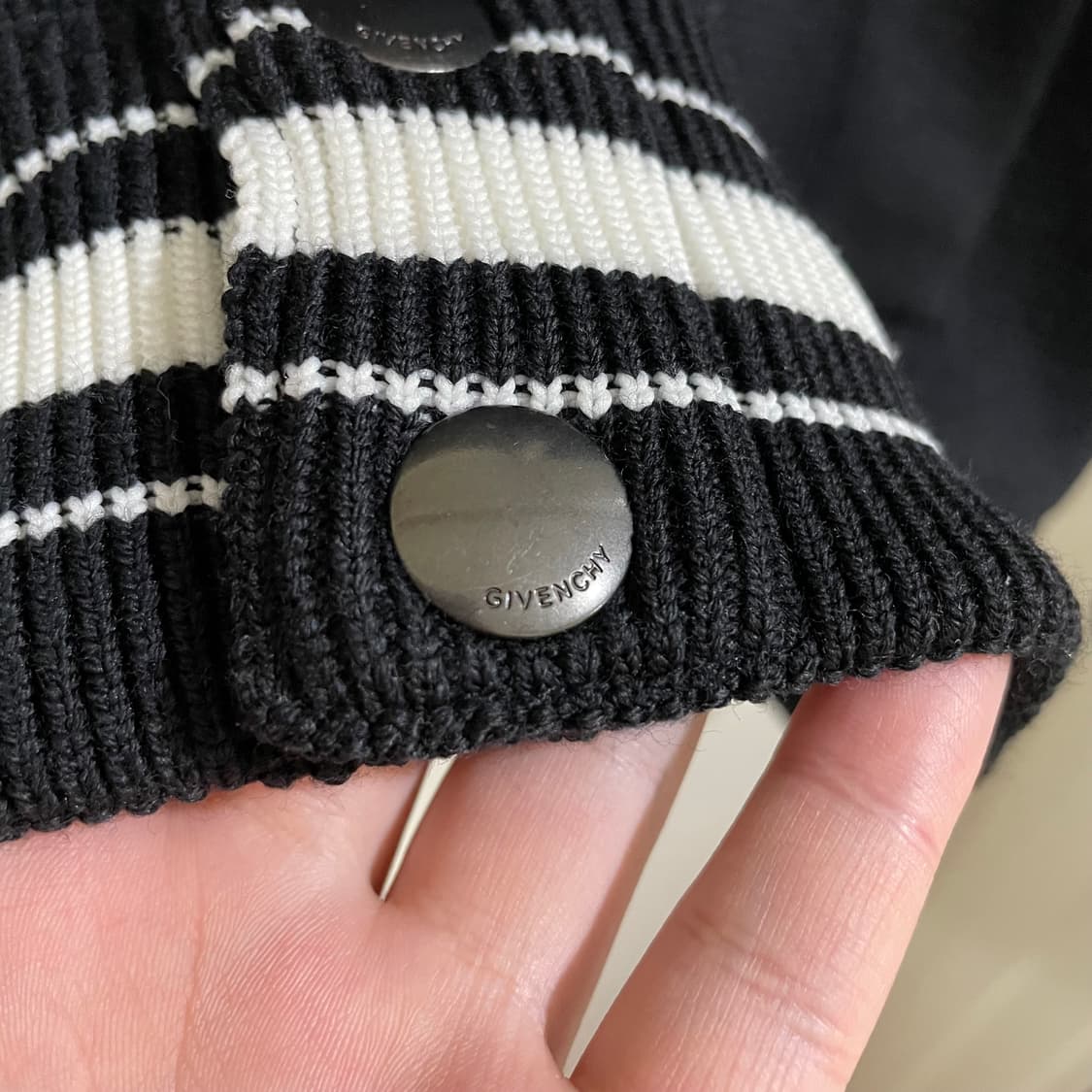 지방시 백로고 니트 바시티 자켓 상품이미지6