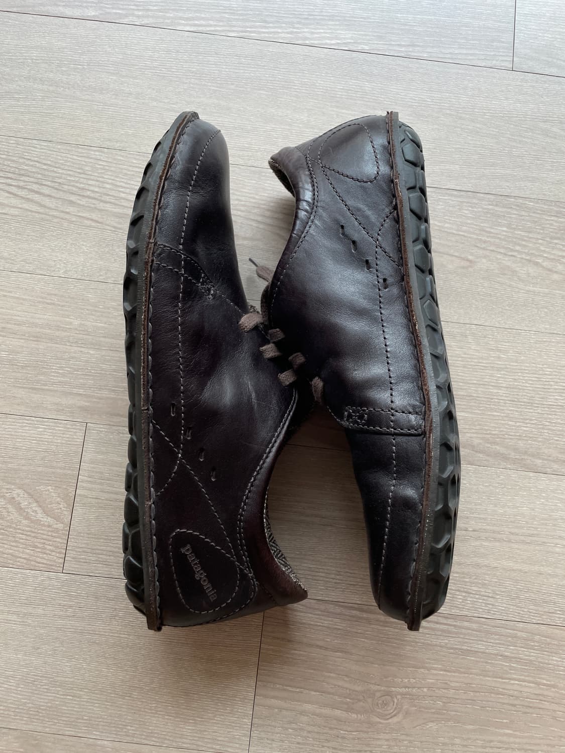 파타고니아 loulu 룰루 레더 슈즈 벨벳 브라운 상품이미지5