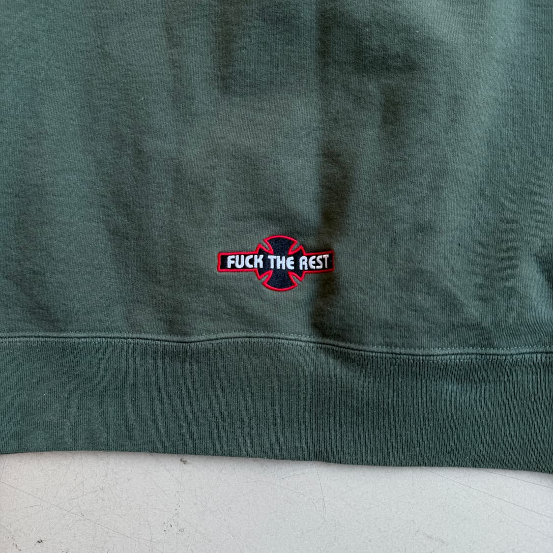 슈프림 x 인디펜던트 크루넥 스웻셔츠 상품이미지7