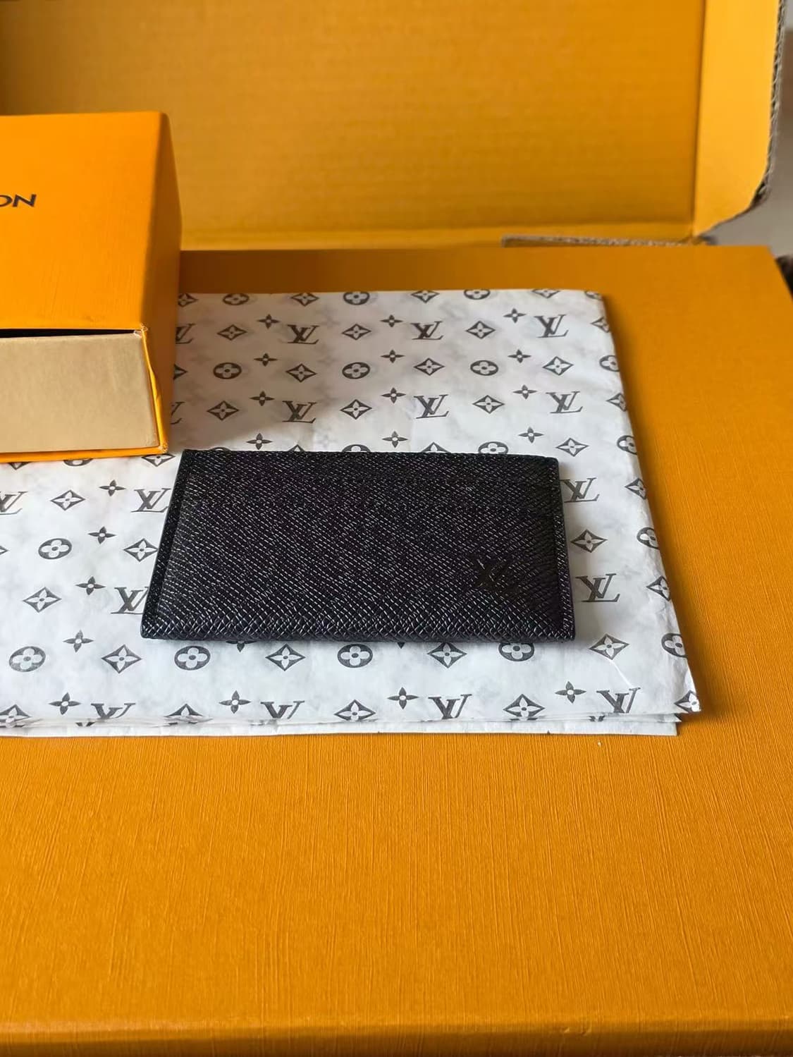 루이비통 더블 카드 홀더 타이가 블랙 상품이미지2