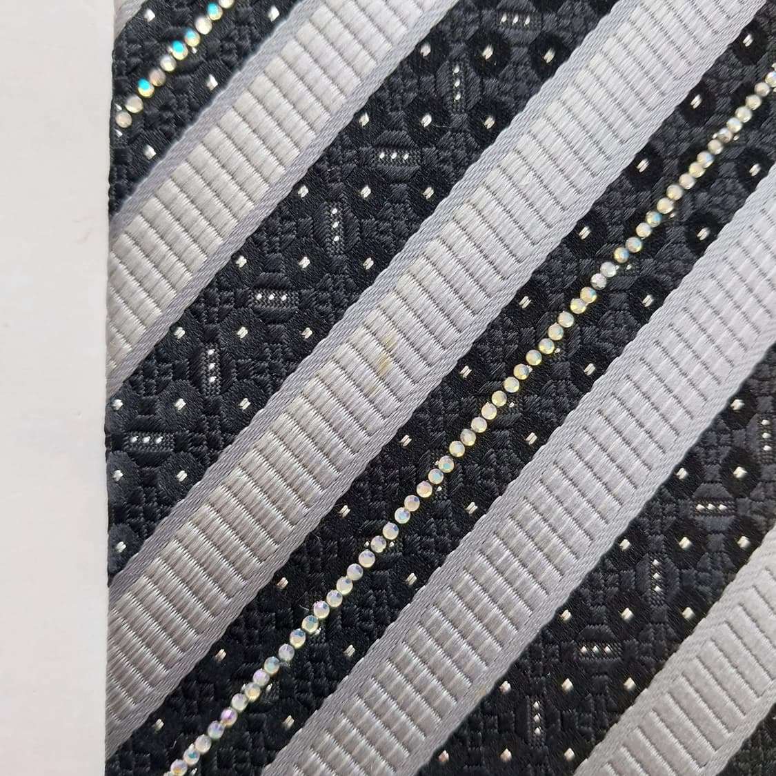 아쿠아스큐텀 블랙 스트라이프 패턴 넥타이 9cm A등급 K2340
 상품이미지10