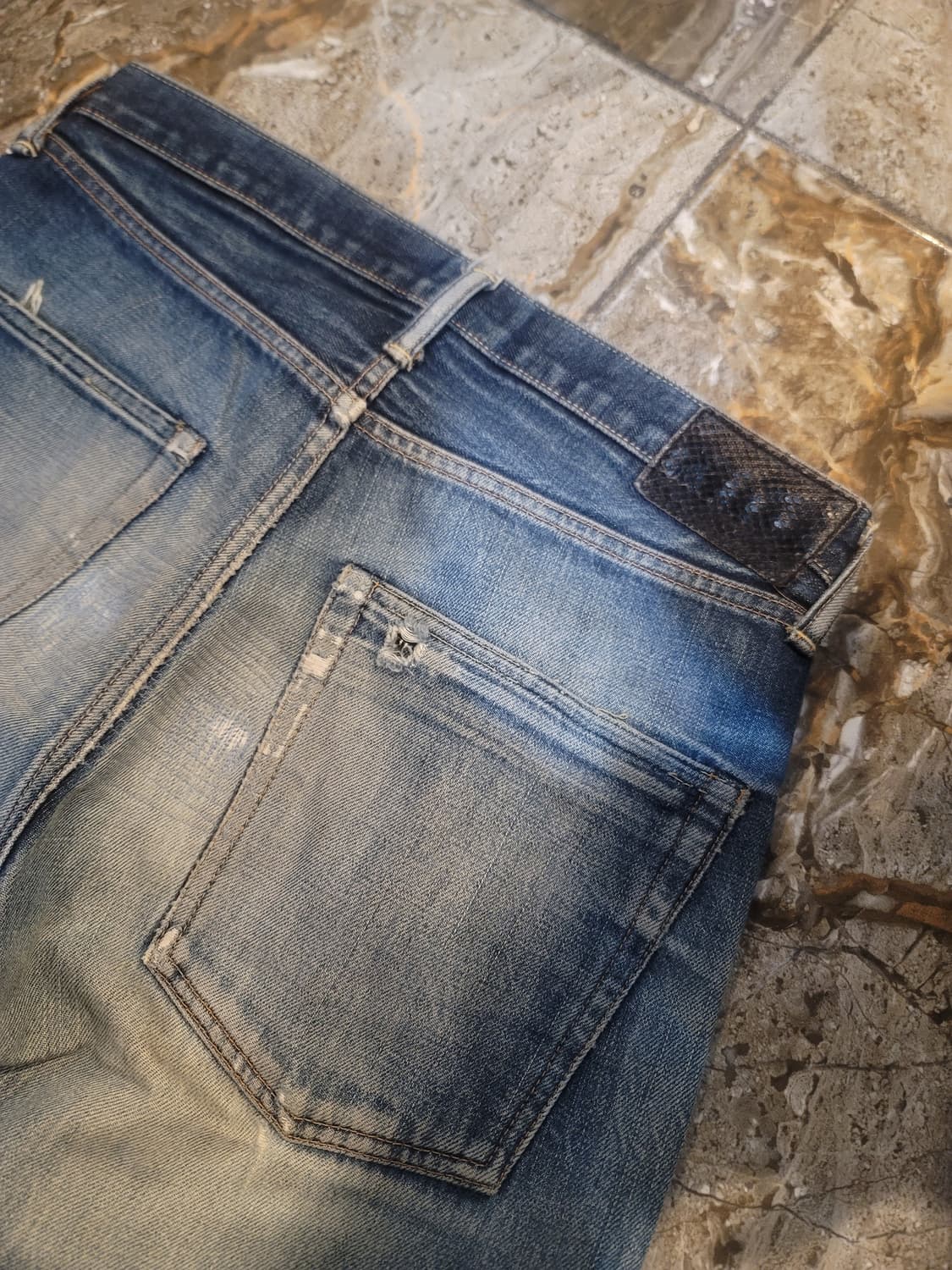 Visvim 비즈빔 데미지 하드워시 데님팬츠  상품이미지3