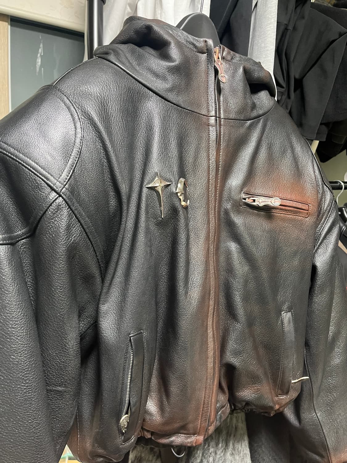 떠그클럽 빅락 레더 자켓 판매합니다. 상품이미지5